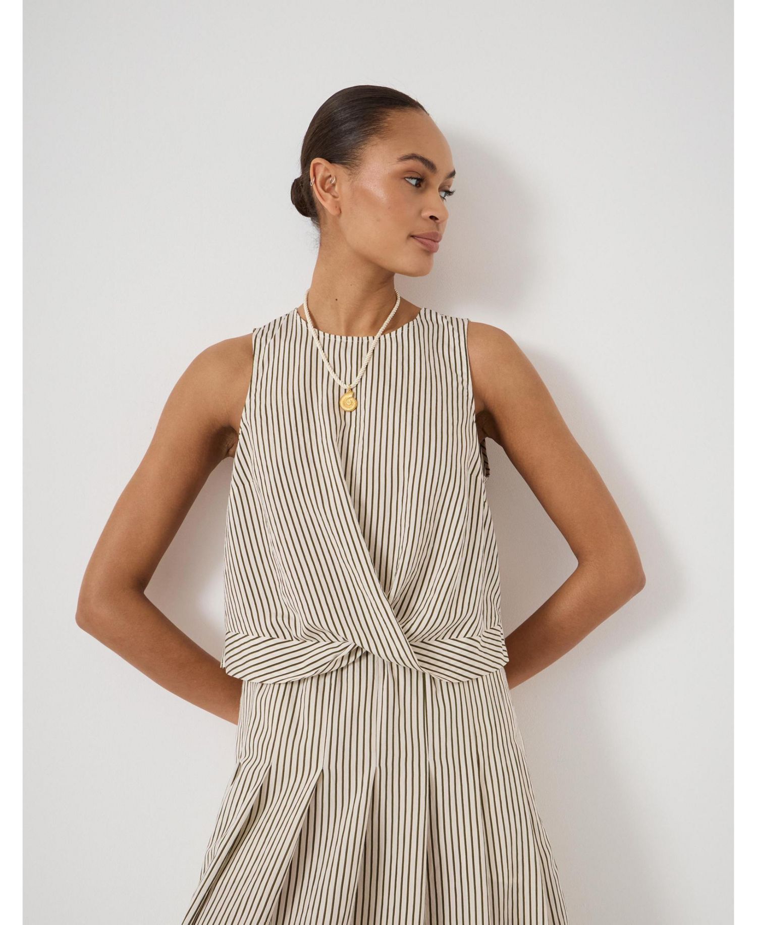 Women's Sleeveless Front Knot Crop Top