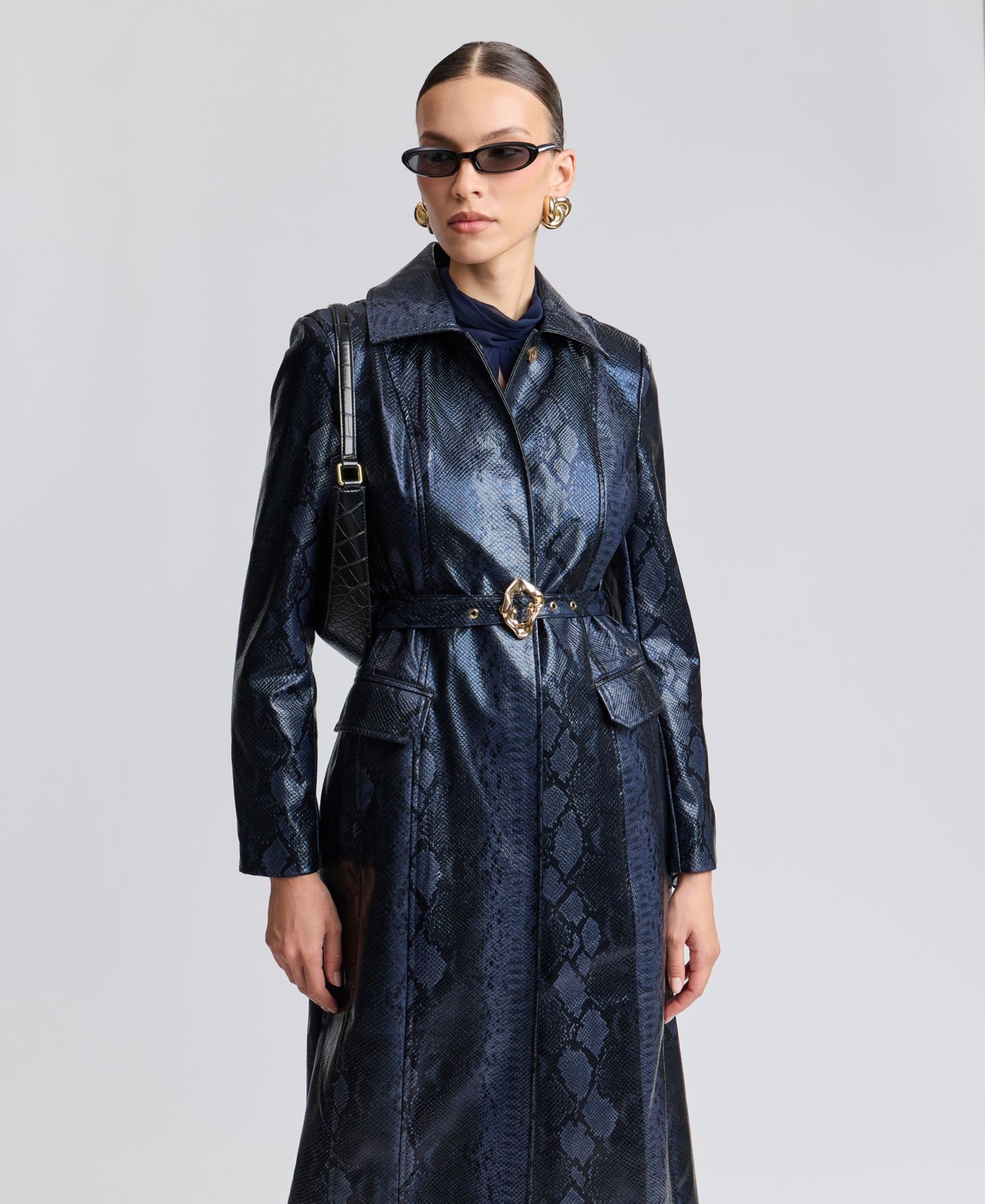Женское пальто Avec Les Filles Center Front Belted Python-Print Faux Leather Trench, цвет: Тёмно-синий — фото 7
