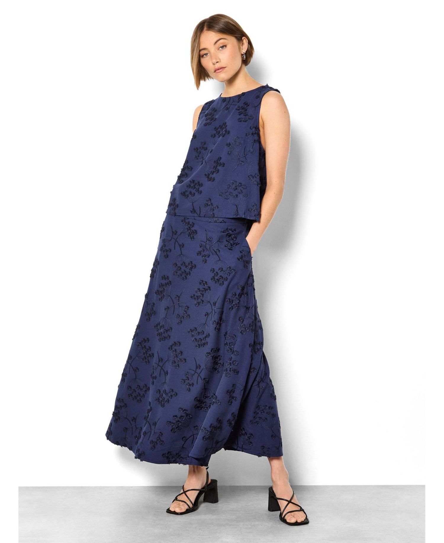 Women's Dandellion Embroidered Skirt