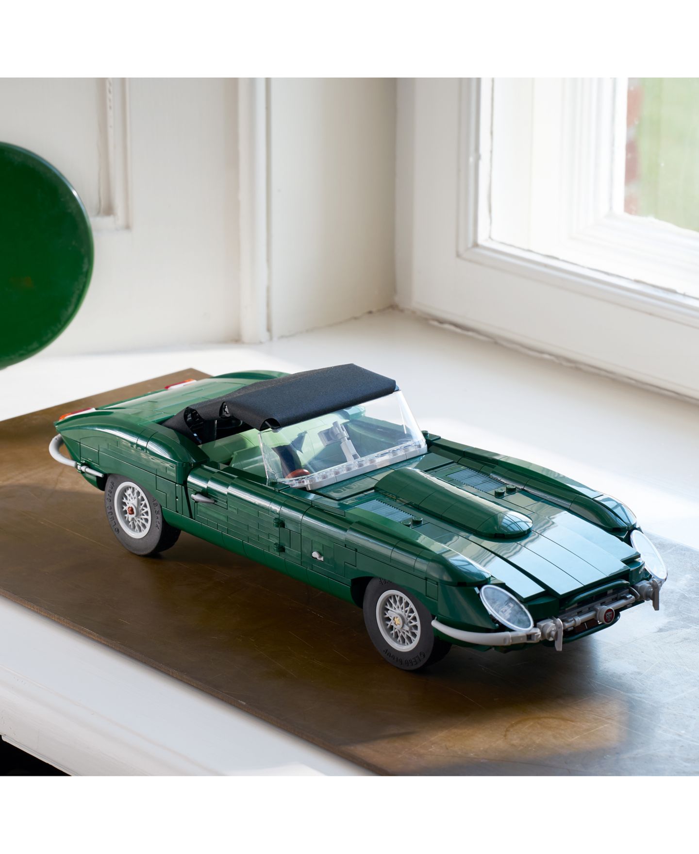 Детский конструктор LEGO® Icons Jaguar E-Type Building Set 11381, 1673 Pieces — фото 5