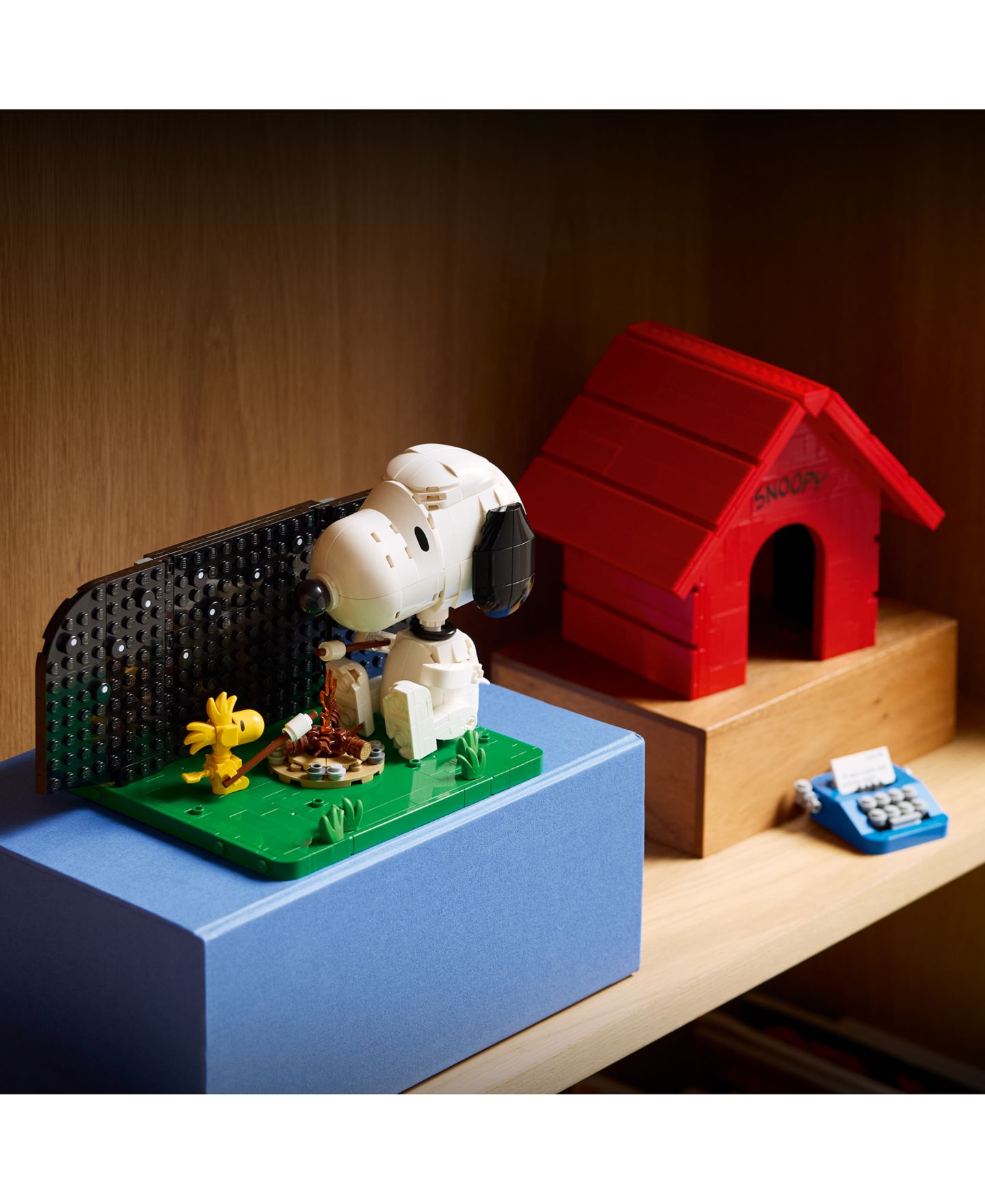 Детский конструктор LEGO® Ideas Peanuts: Snoopy's Doghouse Building Set - 21368, 964 Pieces — фото 7
