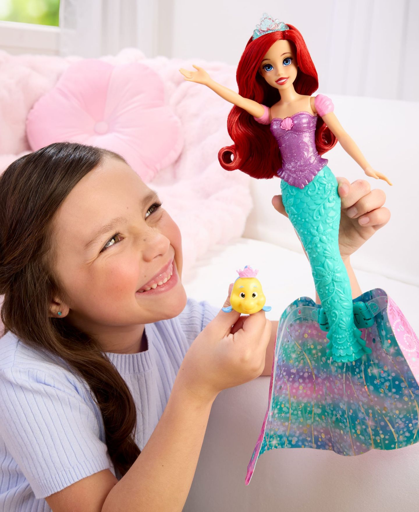 Детская кукла Disney Princess Transforming Ariel Fashion Doll with Flounder & 2 Accessories, Ages 3+ — фото 2