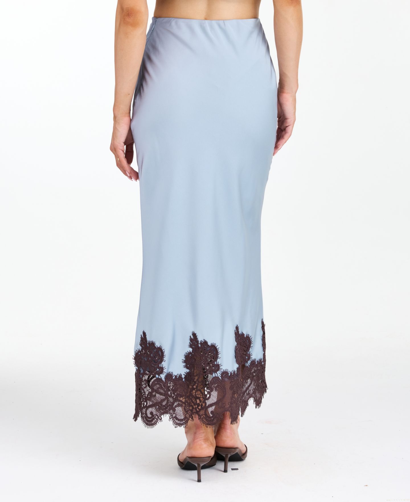 Женская юбка Kittenish High-Waisted Crepe Satin Maxi Skirt with Lace Trim, цвет: Синий туманный — фото 5