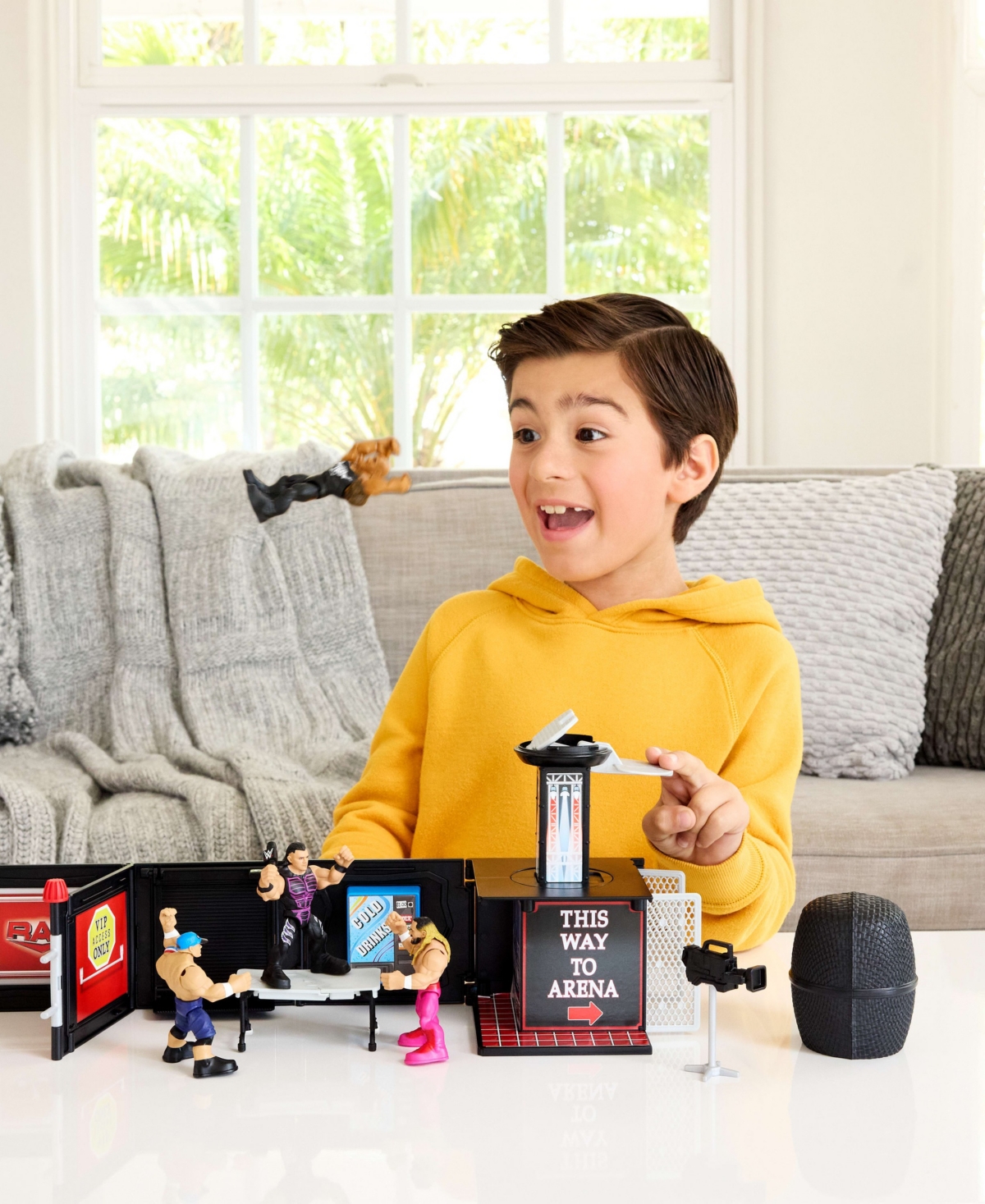 Wwe The Rock Knuckle Crunchers Final Boss 2-in-1 Microphone Playset with Action Figure and 2 Accessories, Ages 6+