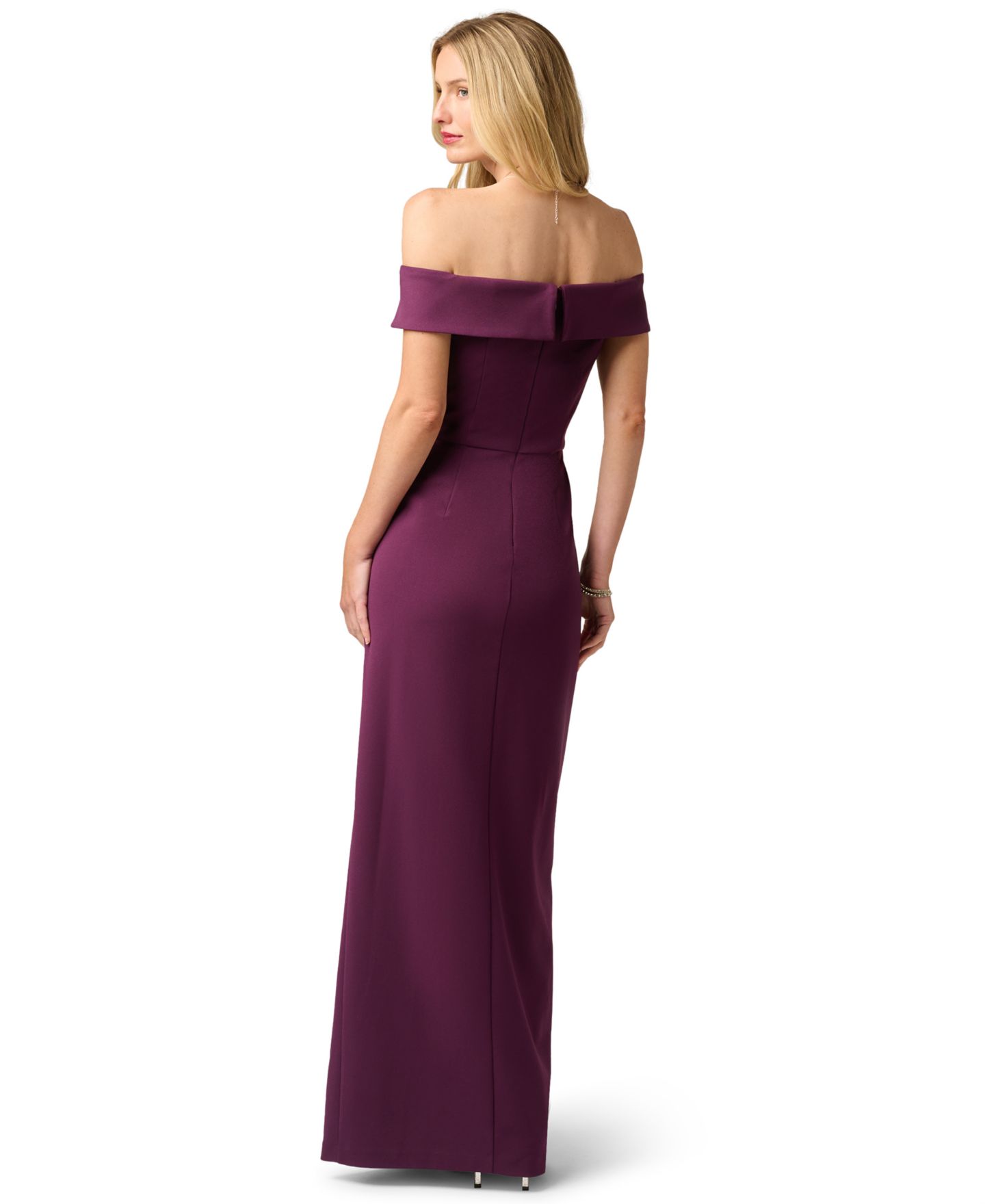 Женское платье Adrianna Papell Off-the-Shoulder Column Ruffle Gown, цвет: Pinot Nior — фото 4