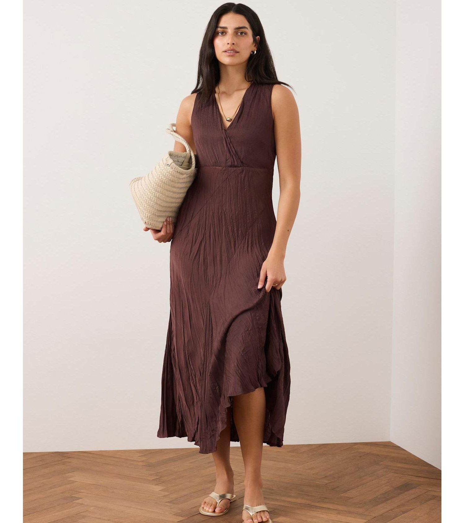 Women's Sleeveless V-Neck Crinkle Maxi Dress