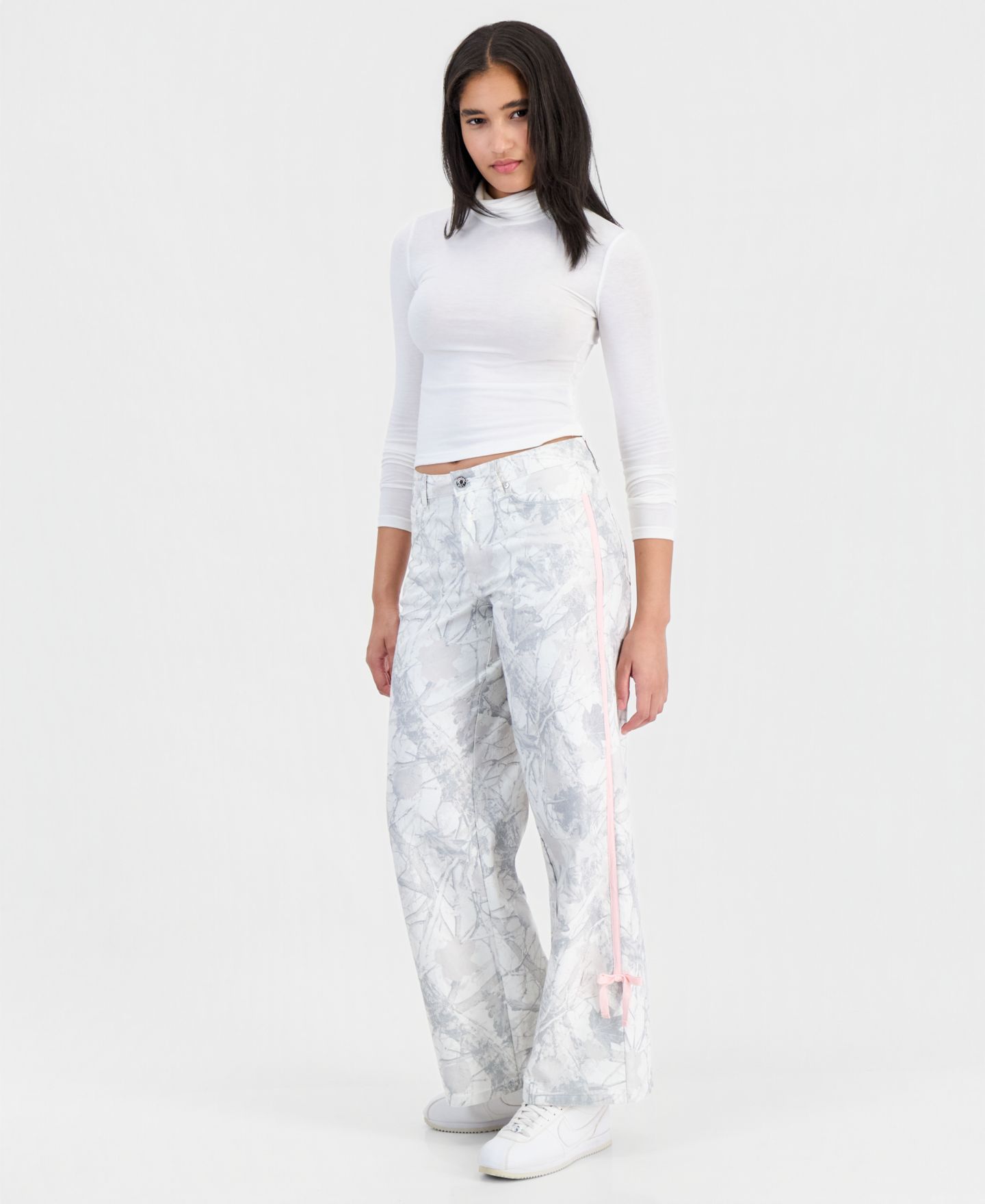 Женские джинсы Madden Girl Juniors' White Tree Camo High-Waisted Wide-Leg, цвет: Белый камуфляжный — фото 2
