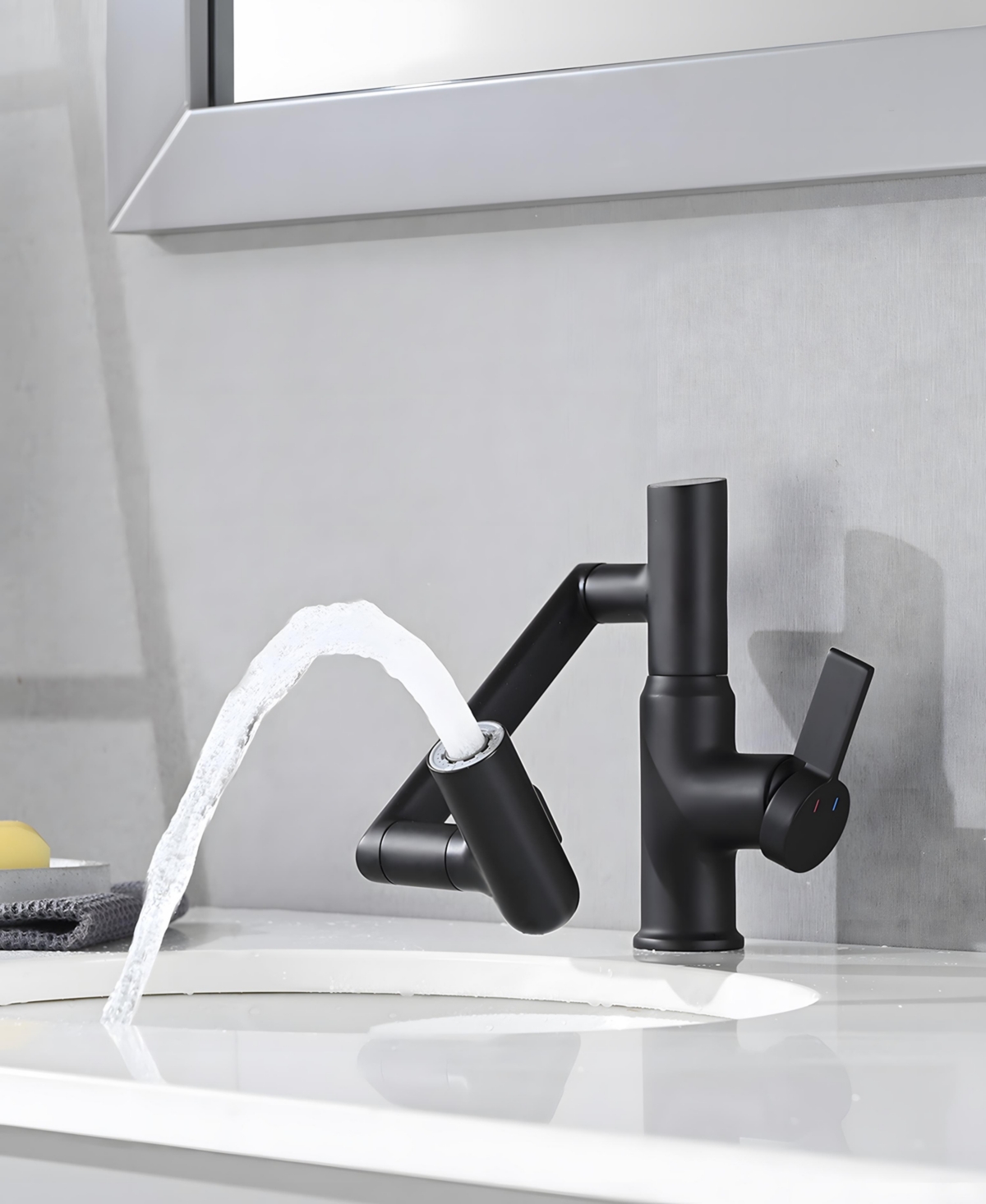 Thirtypeachy Single Handle Brass Bathroom Sink Faucet with Temperature Display, 3-Function Sprayer and 360degree(s) Swivel Spout