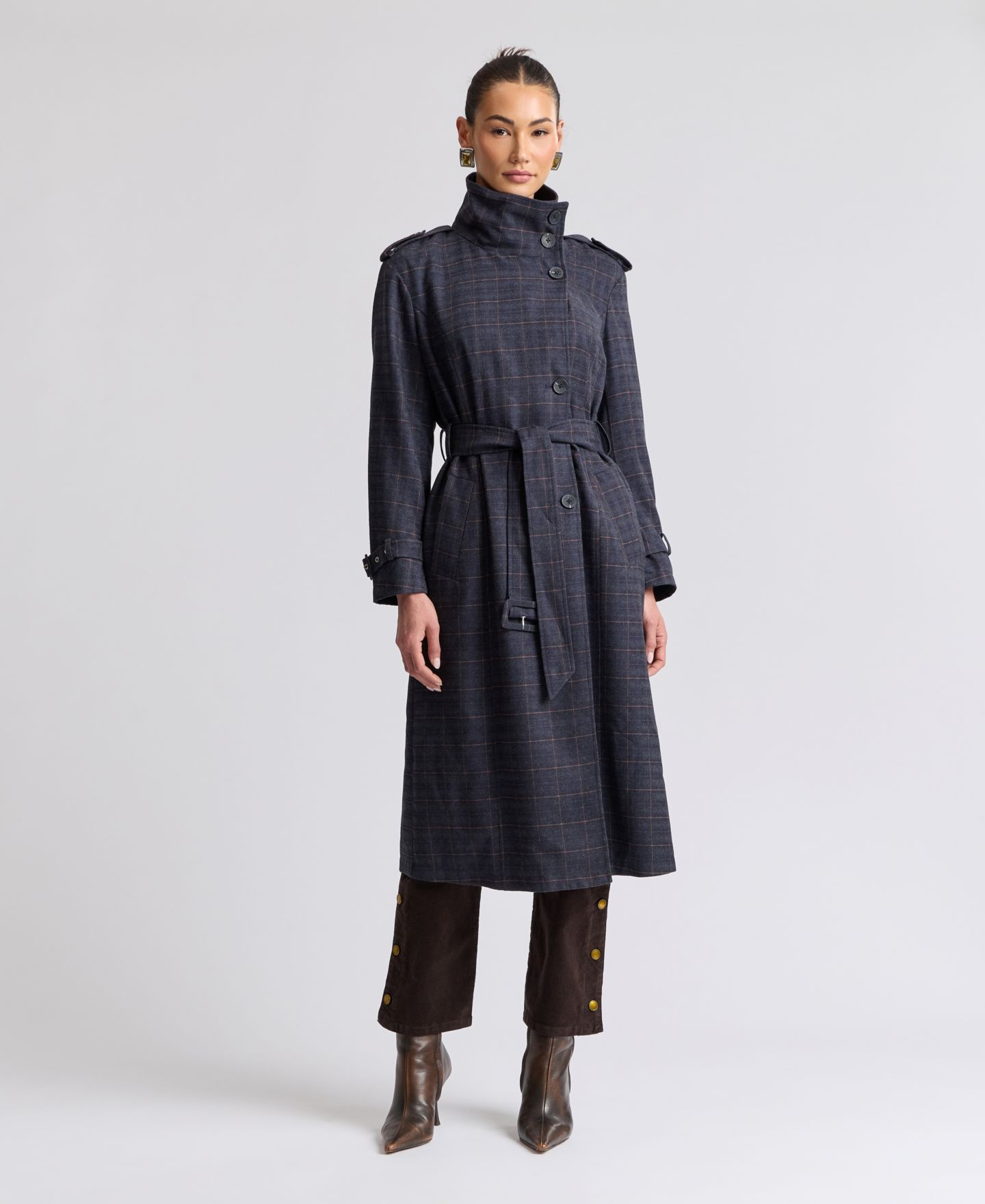 Женское пальто Avec Les Filles Plaid Funnel Neck Belted Trench, цвет: Тёмно-синий серый клетчатый — фото 8