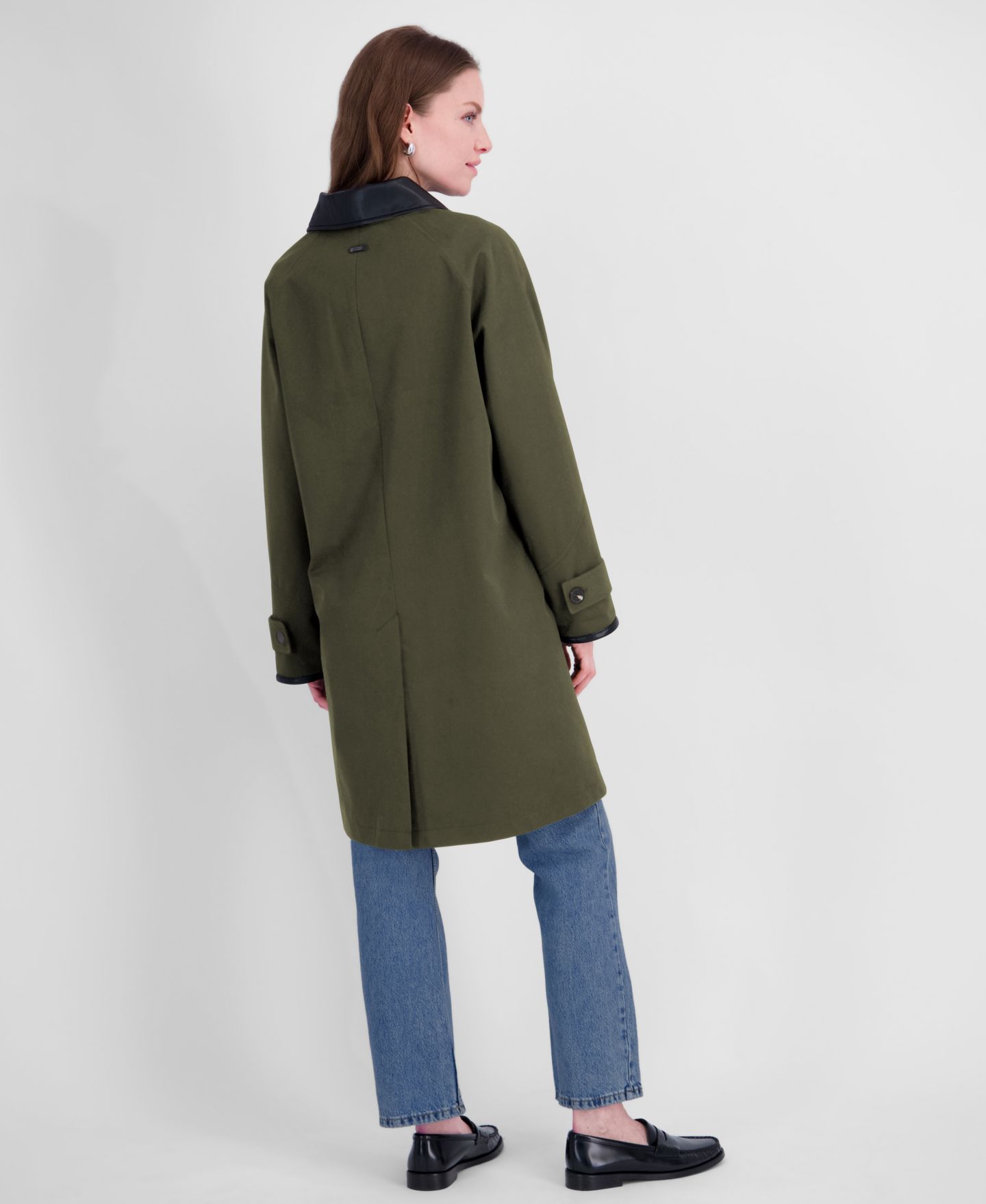 Женское пальто Tahari Water-Resistant Faux-Leather Collared Balmacaan, цвет: Оливковый — фото 5