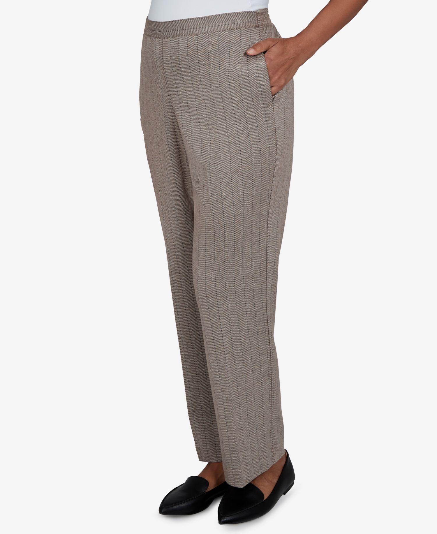 Petite Mid-Rise Straight Pull-On Pants