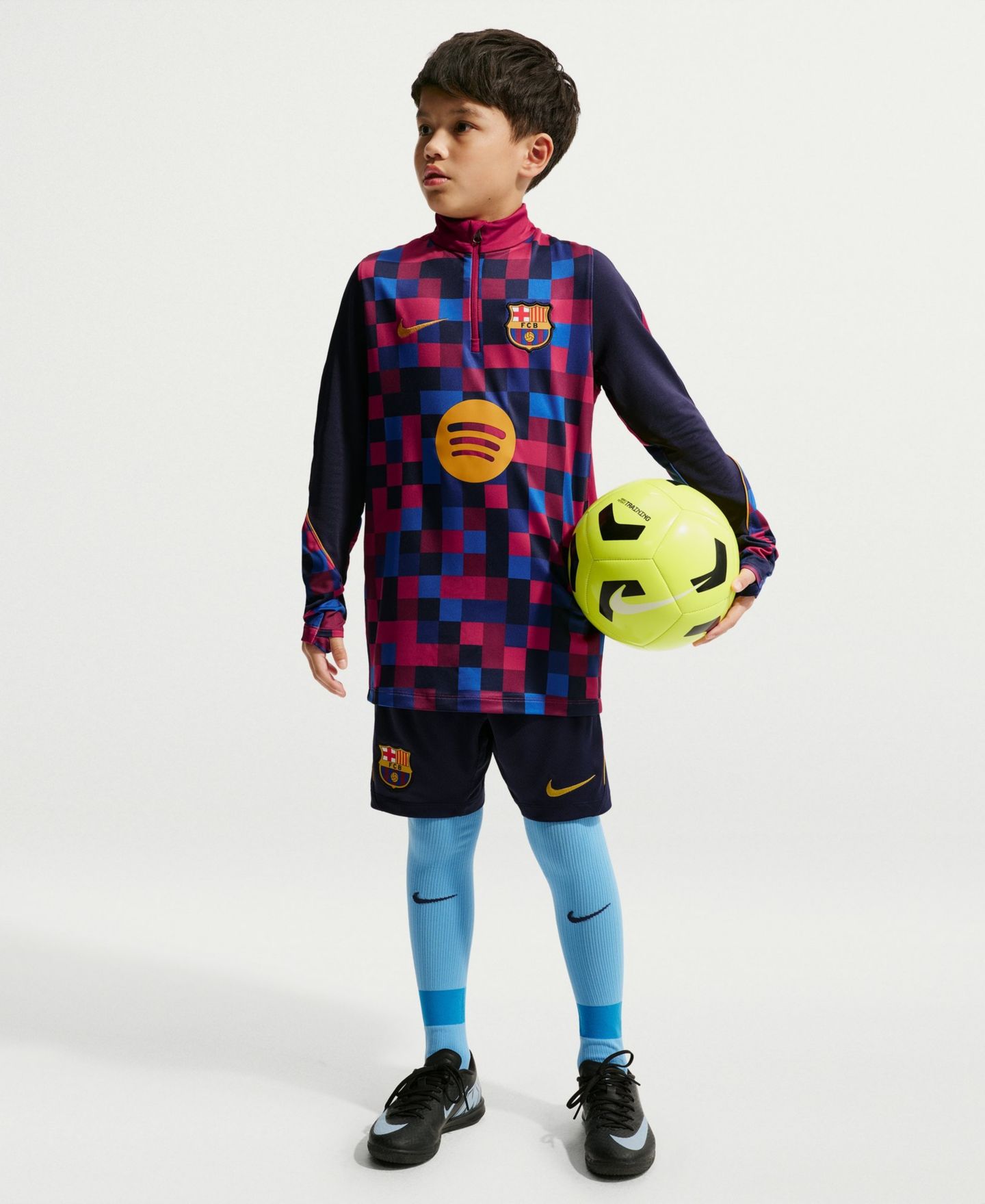 Детское джерси Nike Big Boys and Girls Garnet Barcelona 2026/27 Strike Dri-FIT Long Sleeve Quarter-Zip Drill Jersey — фото 4