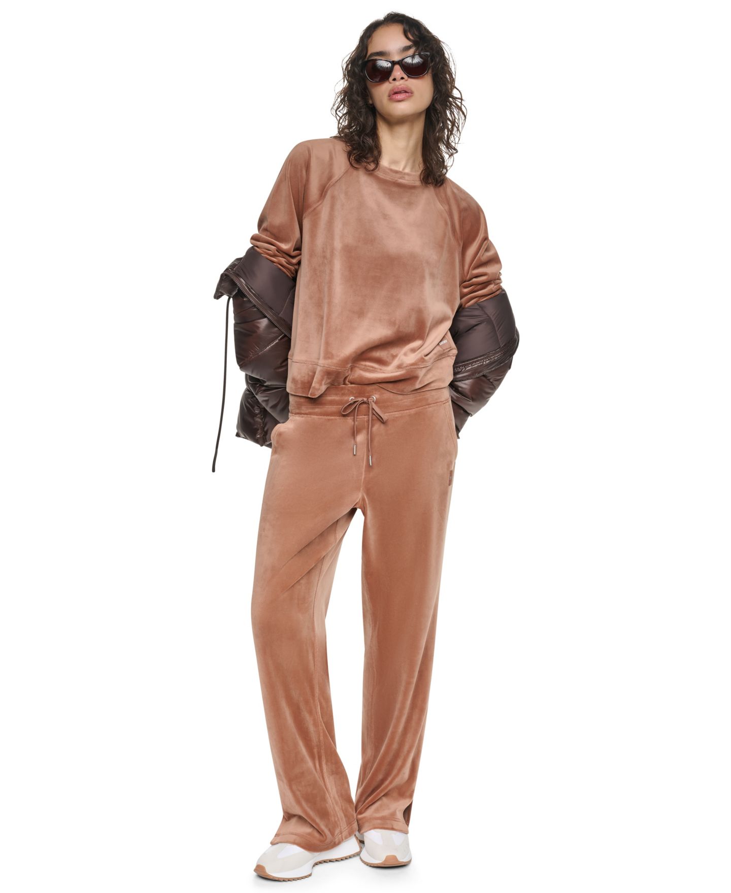 Женский свитер DKNY Sport Velour Raglan Long-Sleeve Pullover Top with Metallic Logo Satin Patch, цвет: Чёрный — фото 7