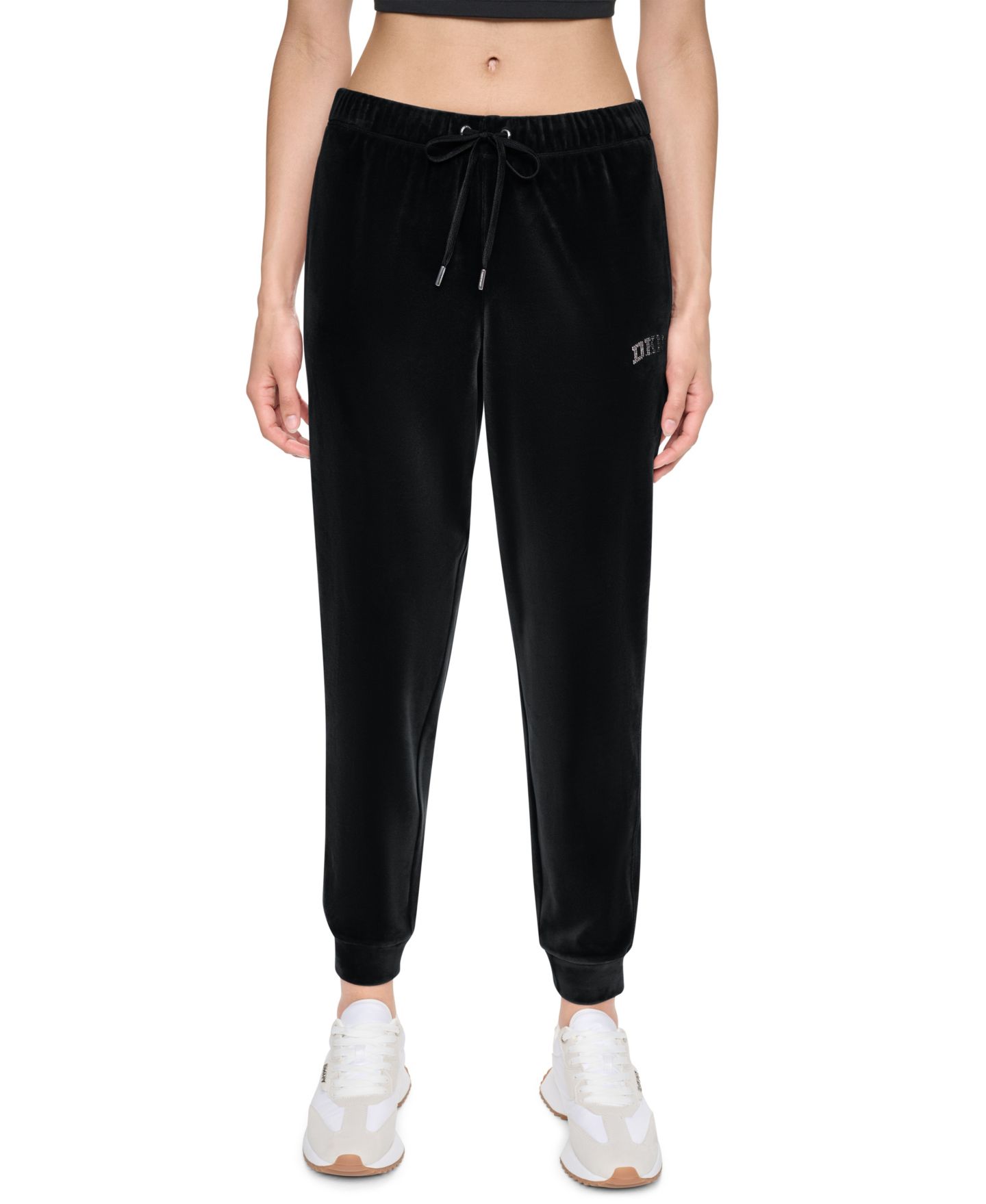 Женские брюки DKNY Sport Mid-Rise Super-Soft Velour Rhinestone Logo Jogger, цвет: Чёрный — фото 1