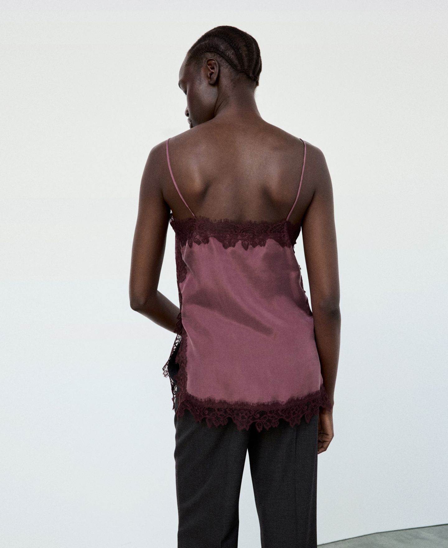 Женский топ Mango Square-Neck Sleeveless Lace-Trim Camisole, цвет: Тёмно-бордовый — фото 5