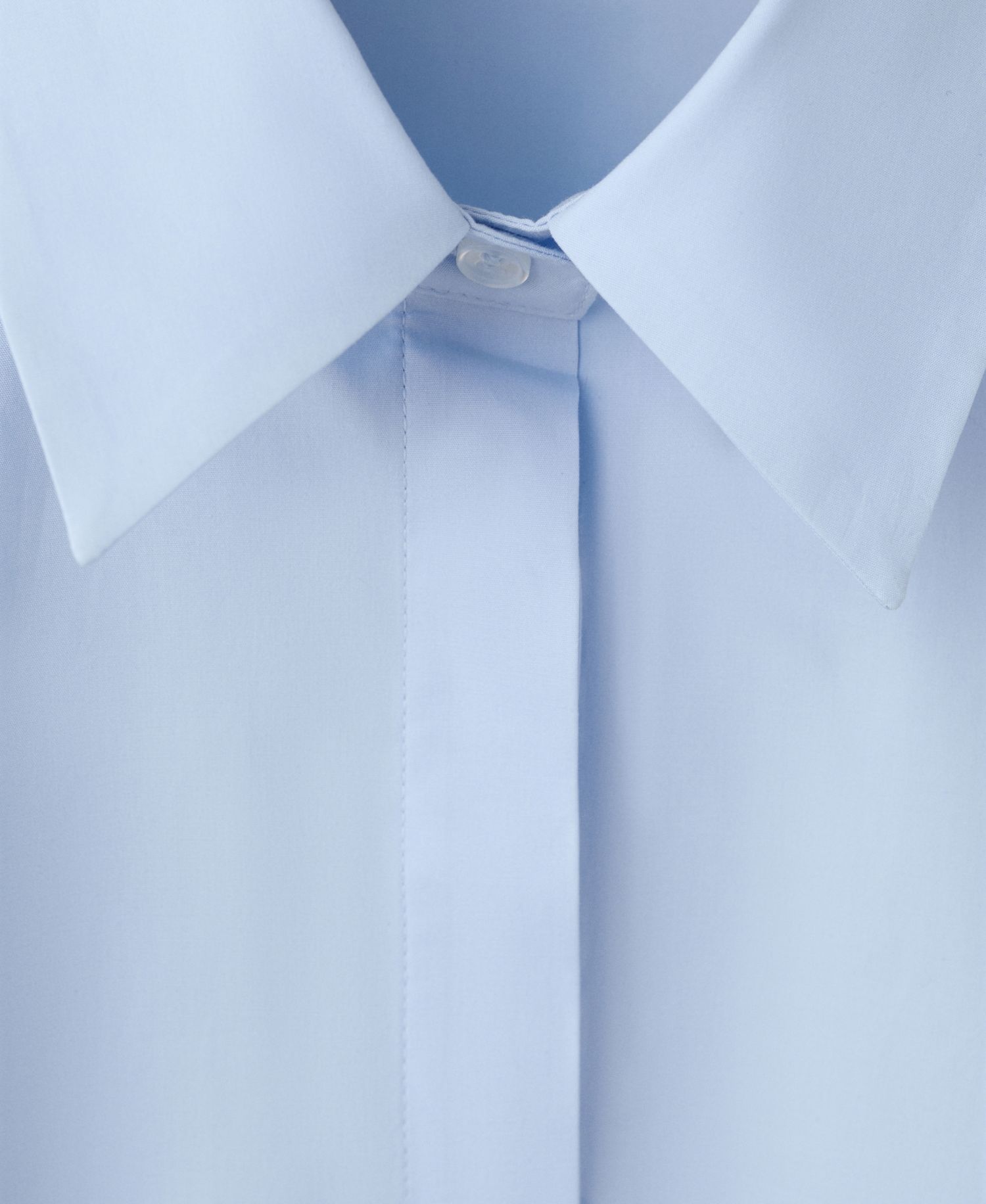 Women's Slim-Fit Poplin Long-Sleeve Button-Down Shirt