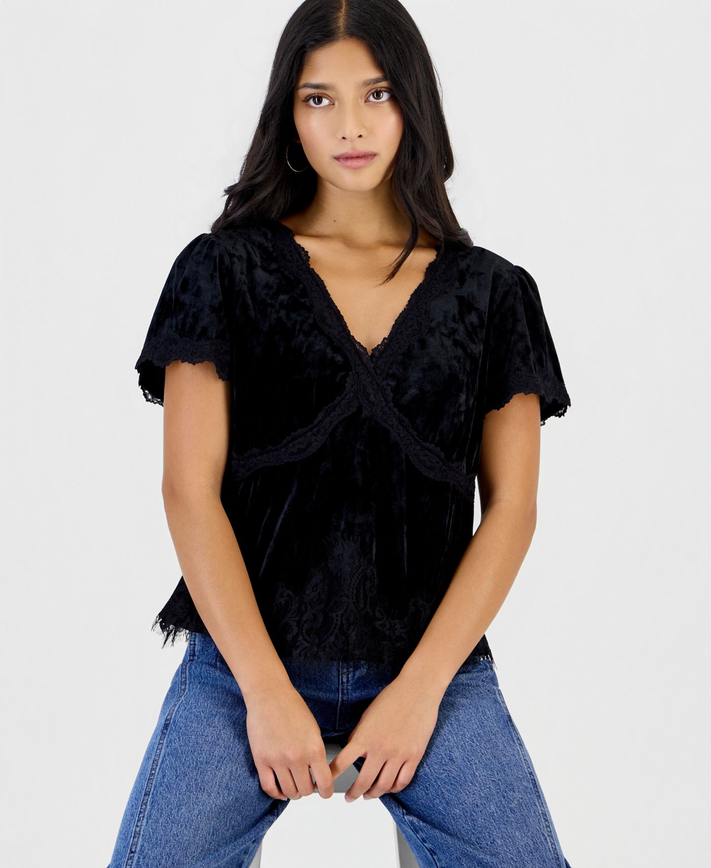 Женская блузка And Now This Petite Velvet Lace-Trim V-Neck Short-Sleeve Blouse, цвет: Глубокий чёрный — фото 2