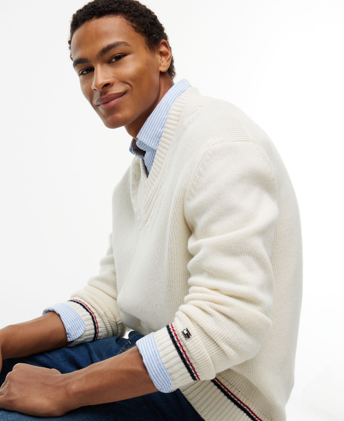 Мужской свитер Tommy Hilfiger NY Expressive Cricket Cable Knit V-Neck, цвет: Слоновая кость — фото 3
