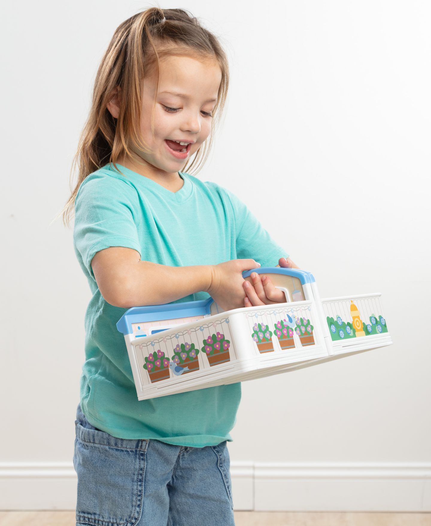 Детские куклы Melissa and Doug Cheery Lane Fold-Out Rooms House, 14.5" x 11.8" x 8.3", 13-Piece Set with 2 Figures — фото 6