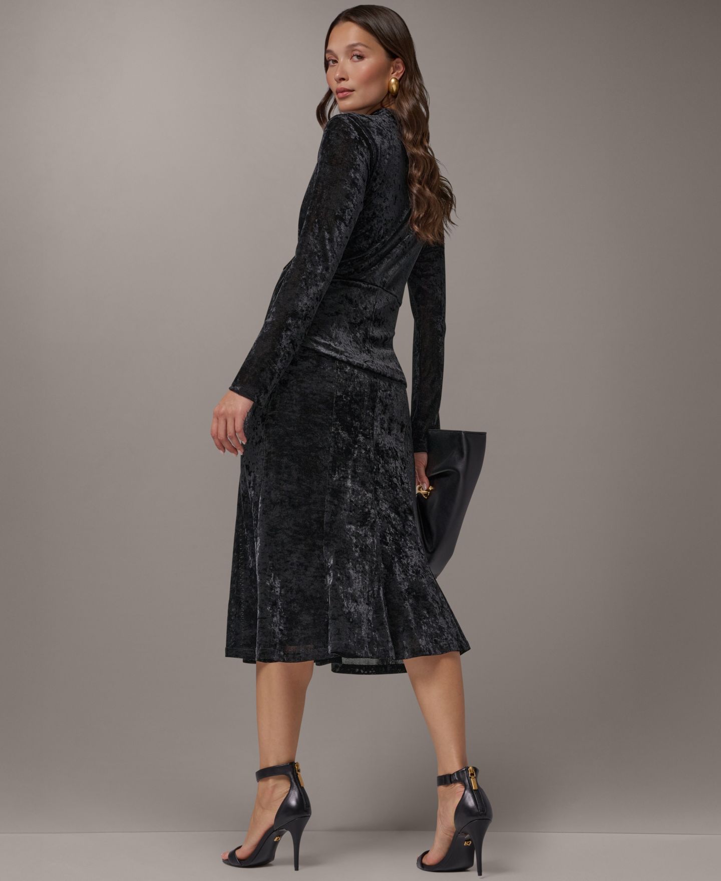 Женский бархатный топ Donna Karan New York с запахом и длинным рукавом, цвет: Чёрный — фото 18