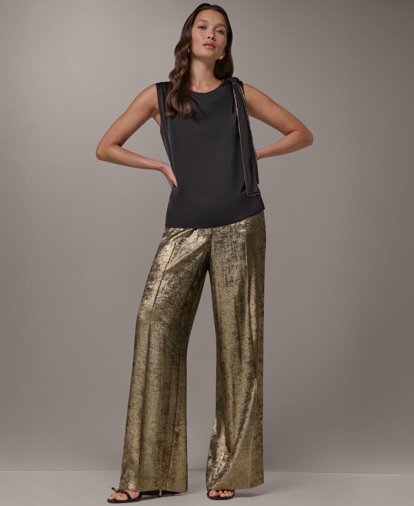 Женская атласная блузка Donna Karan New York с вырезом-лодочкой, для невысоких, цвет: Чёрный / Золотой — фото 9