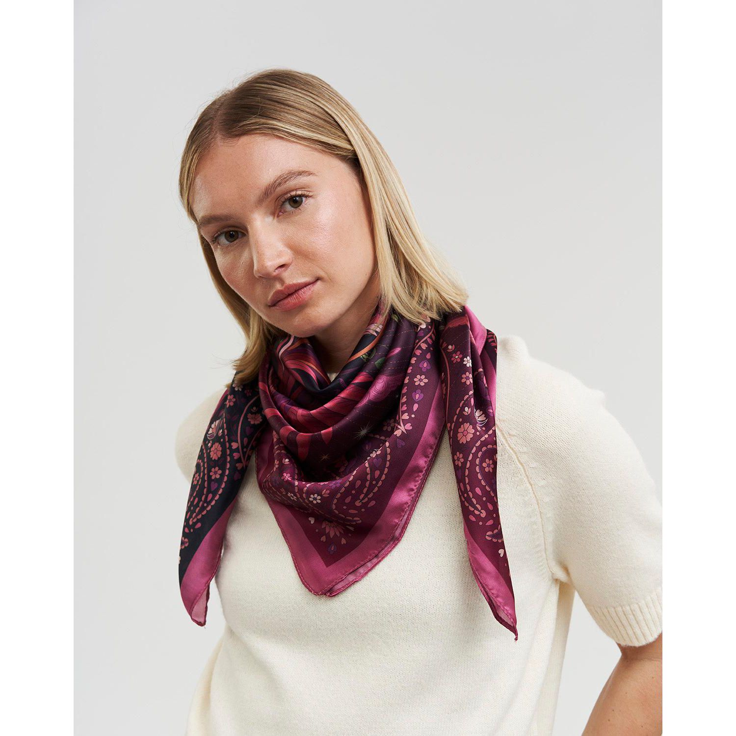 Women's Eve Narrative Medium Square Scarf