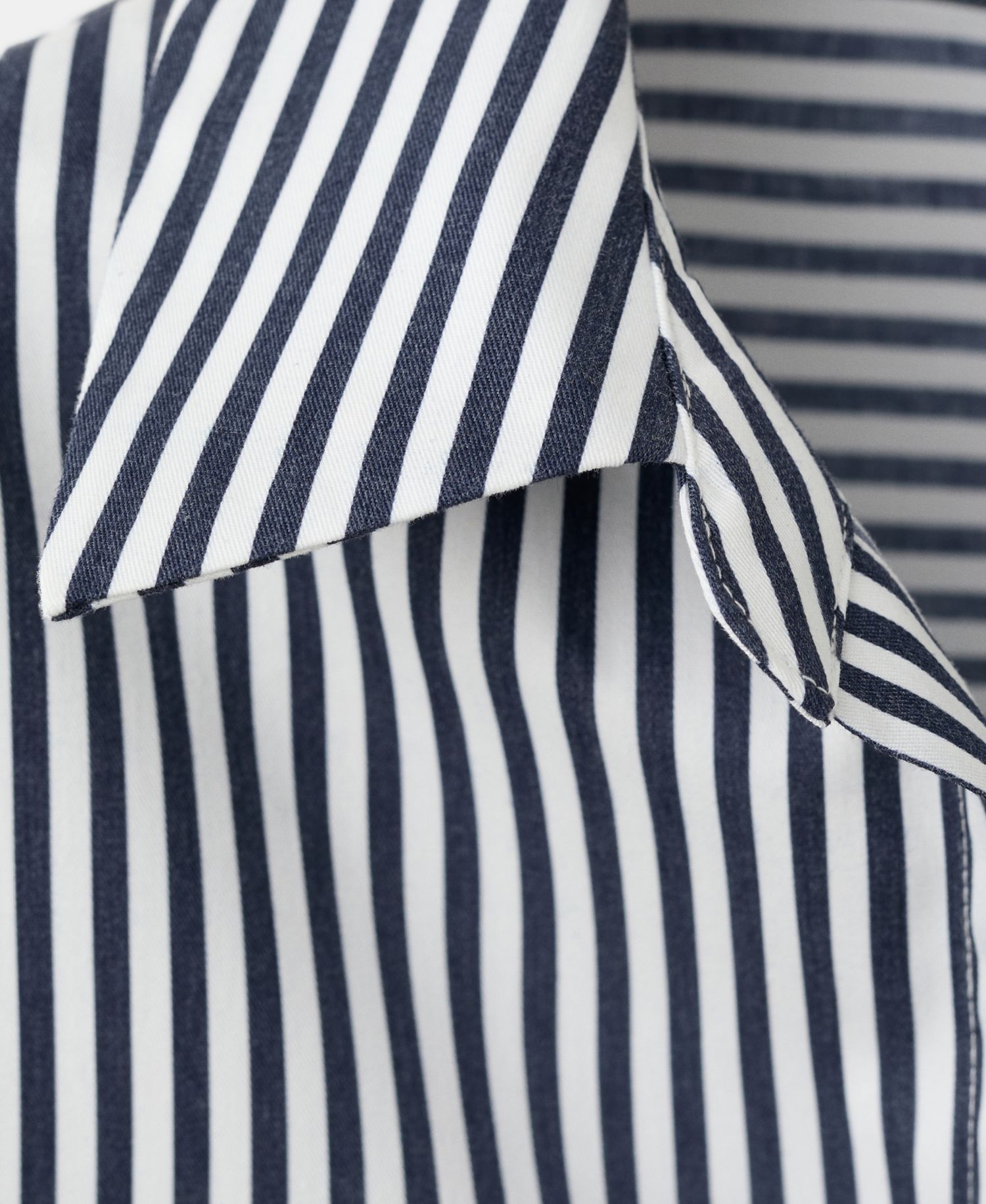 Women's Striped Long-Sleeve Button-Down Shirt