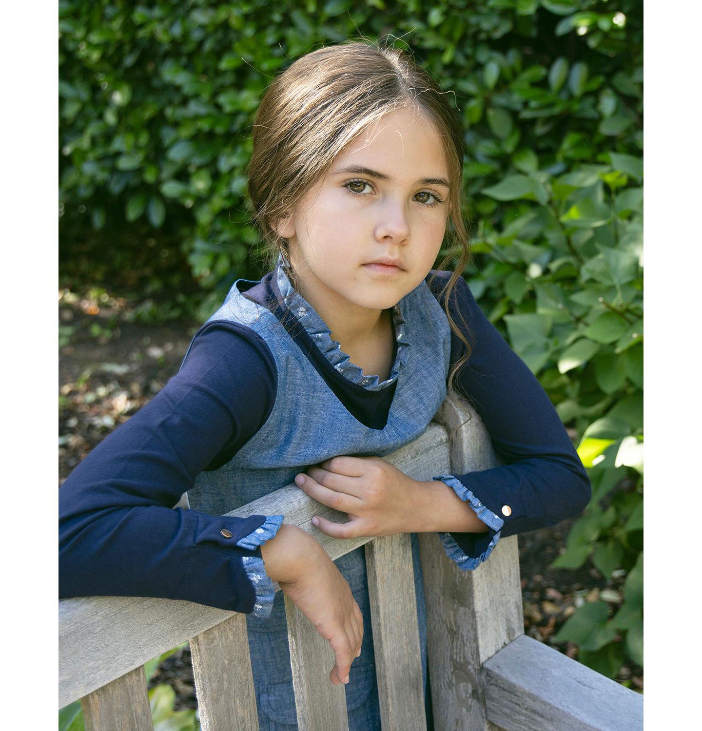 Платья Hope & Henry Organic V-Neck Chambray Jumper для девочек, цвет: Шамбре — фото 6