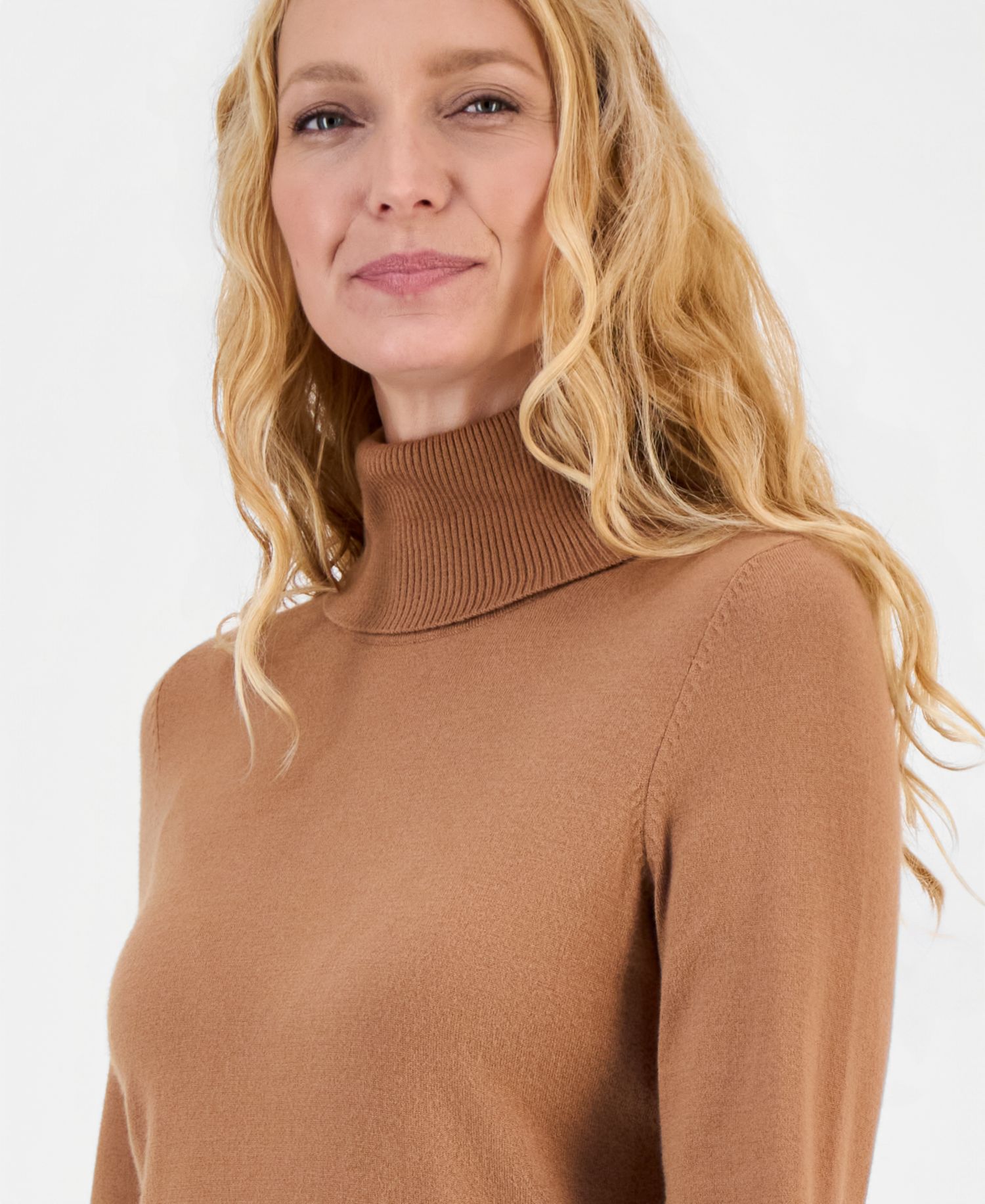 Women's Long-Sleeve Turtleneck Sweater