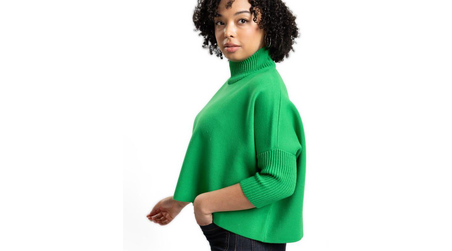Женский свитер Caldwell Collection Jordan One Size Cropped Turtleneck with 3/4 Sleeves and Detail Cuff., цвет: Изумрудный зелёный — фото 3