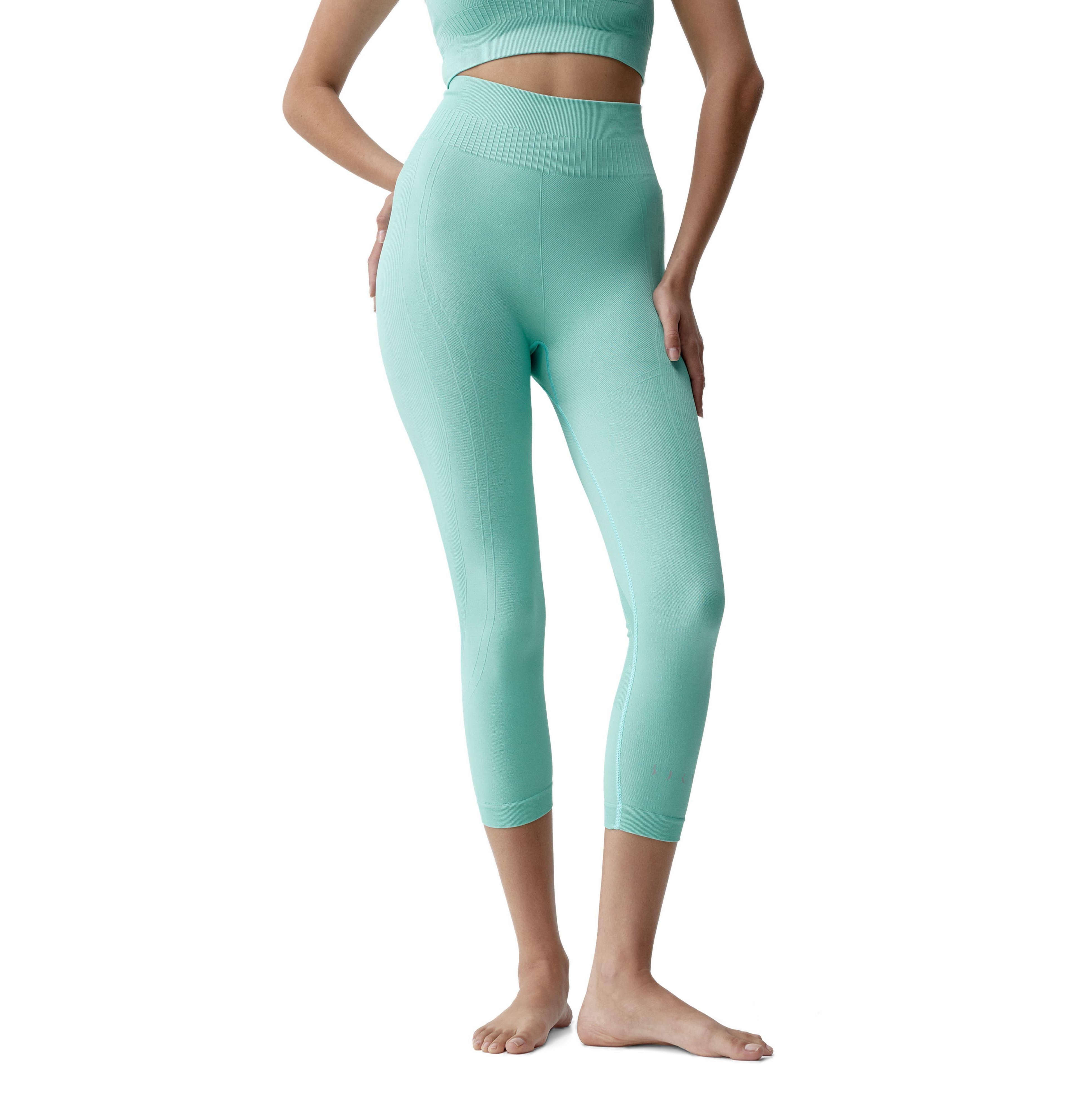 Born Living Yoga Women's Eris Seamless High-Waisted Capri Leggings