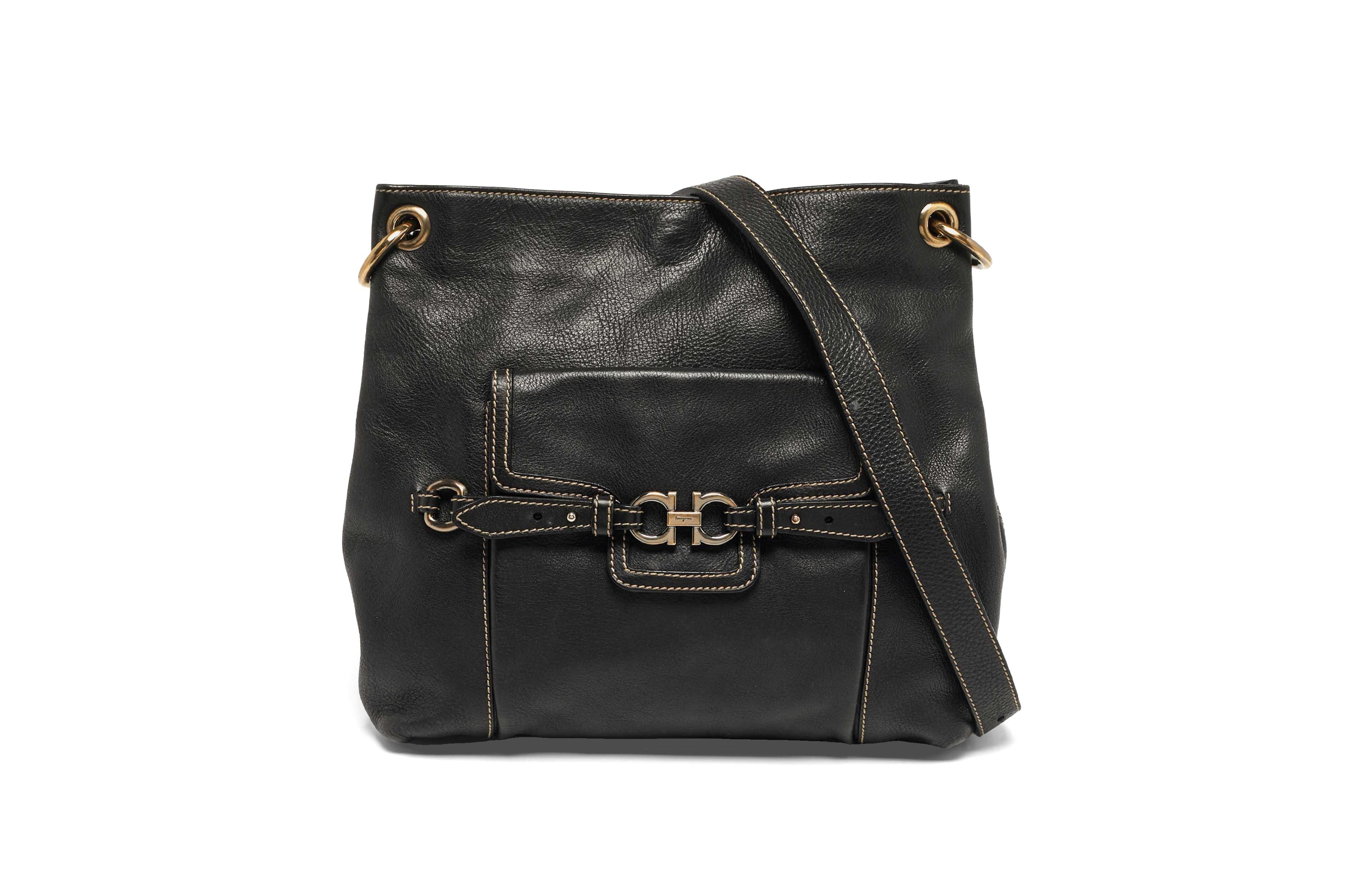 Pre-Owned Salvatore Ferragamo Women's Gancini Buckle Leather Shoulder Bag
