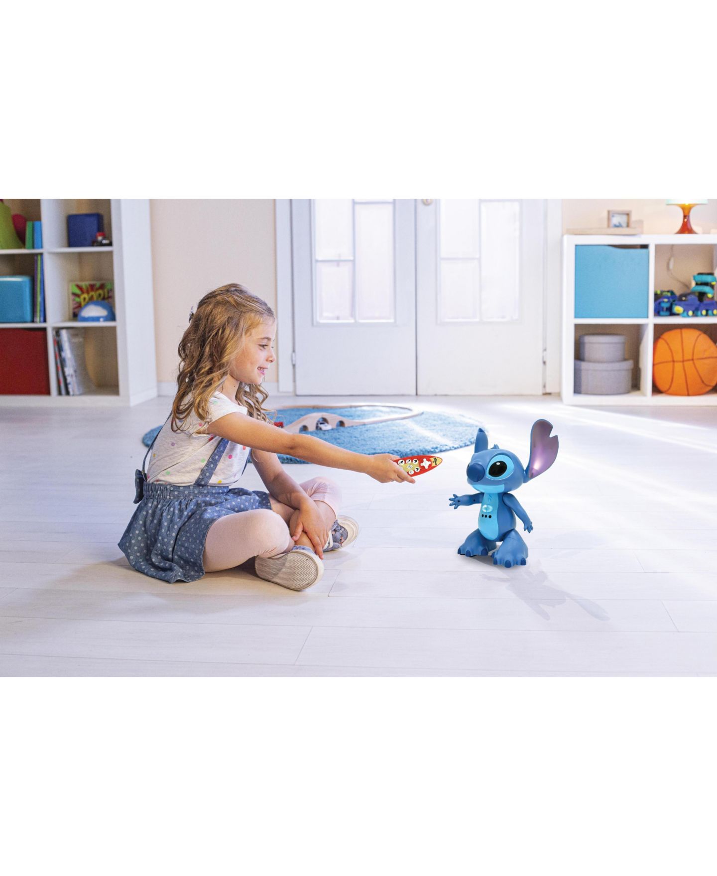 Детская игрушка Disney Stitch Remote-Controlled Interactive Programmable Robot — фото 3