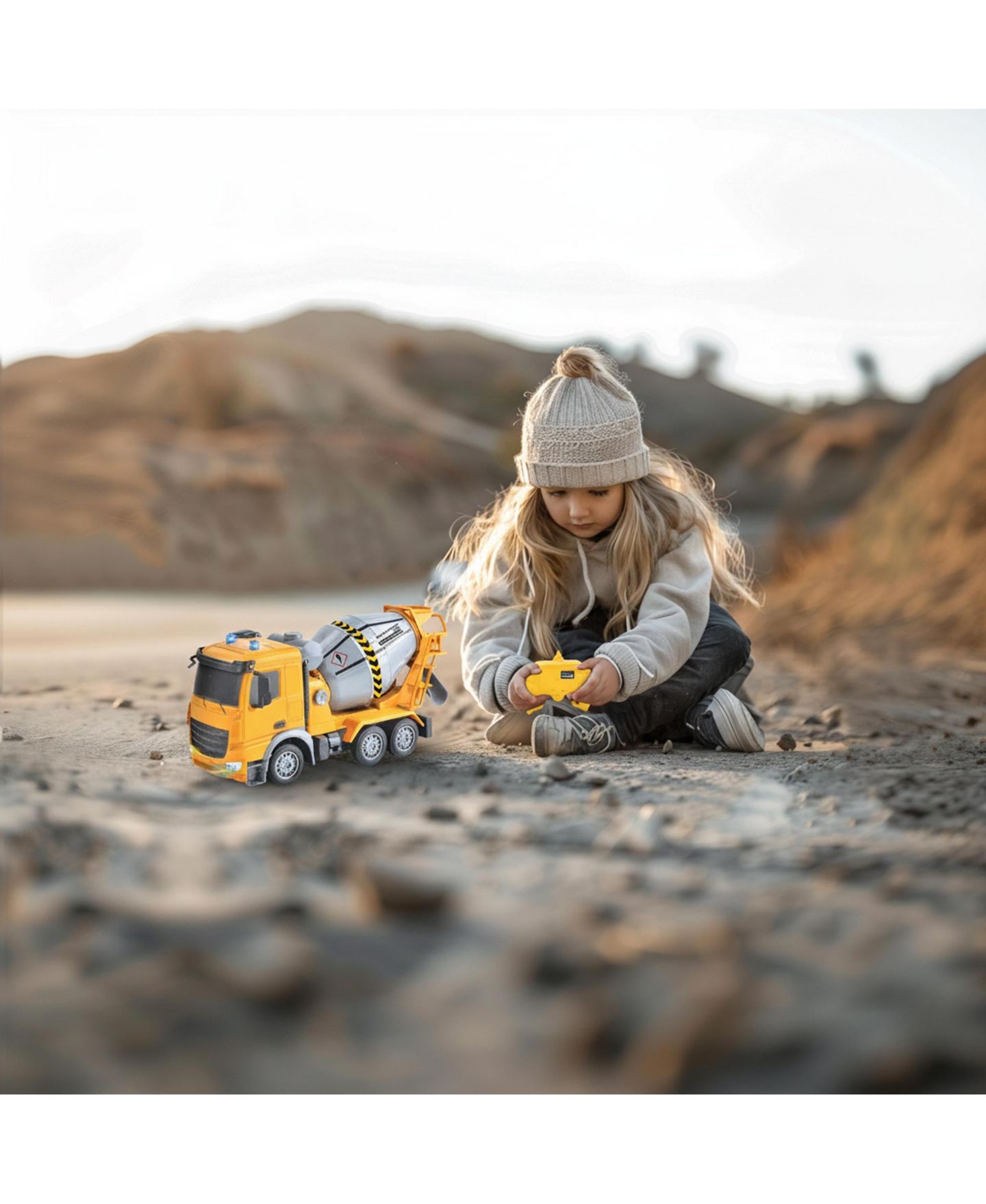 Детская игрушка Lexibook Crosslander Pro Remote-Controlled 360-Degree Rotating RC Concrete Mixer with Light Effects — фото 6