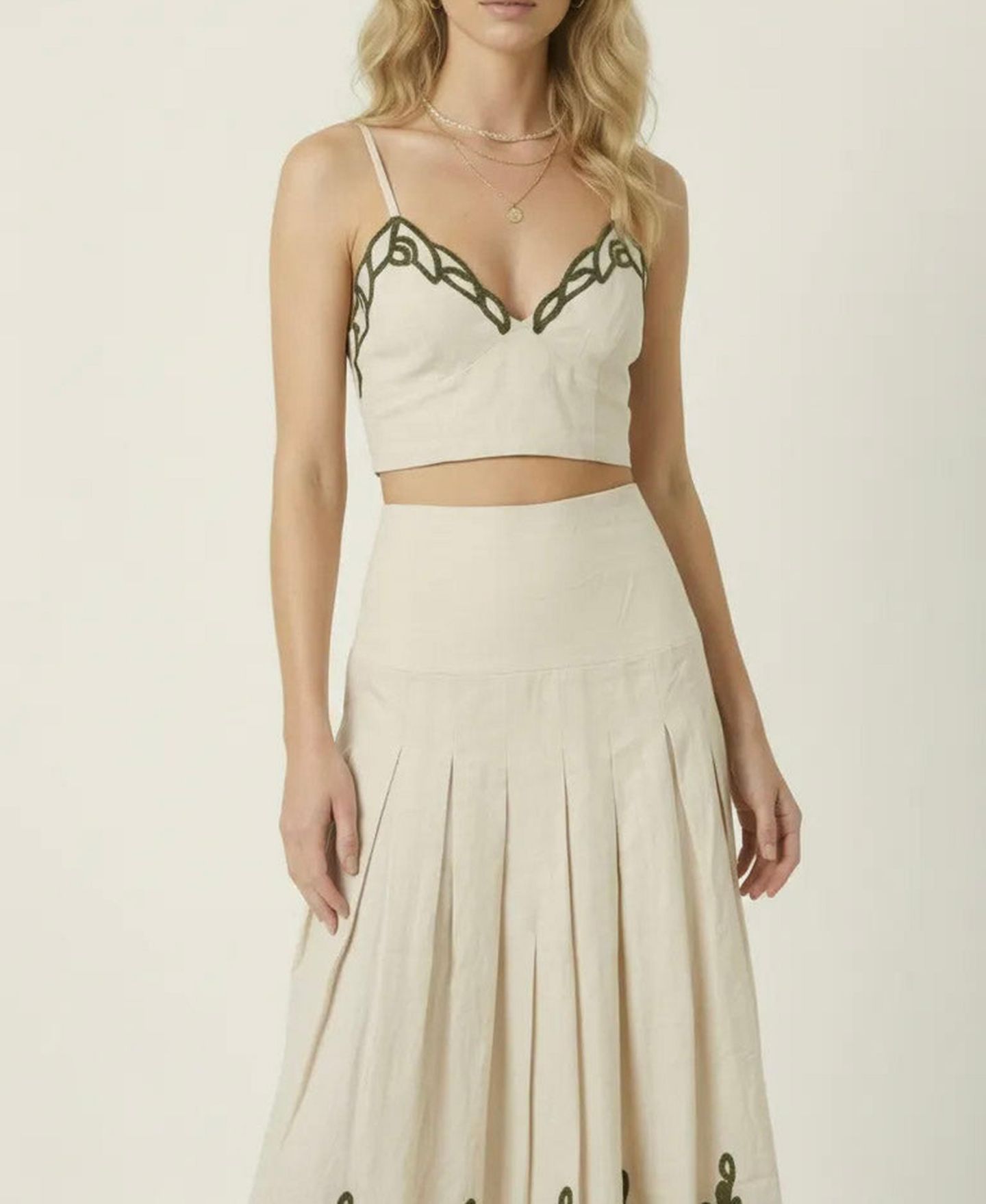 Женский комплект Modenaire Embroidered Pleated High-Waisted Crop Top and Midi Skirt, 2-Piece Set, цвет: Кремовый — фото 4