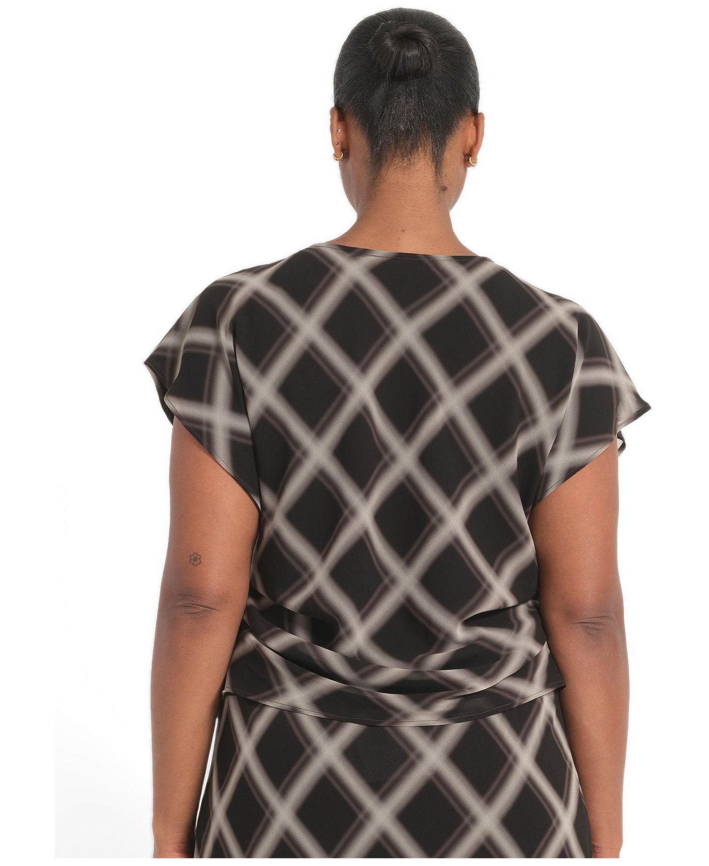 Женская блузка ESTELLE Plus Size Cameron Chiffon-Check Relaxed-Fit Short-Sleeve, цвет: Чёрный / Бежевый — фото 3