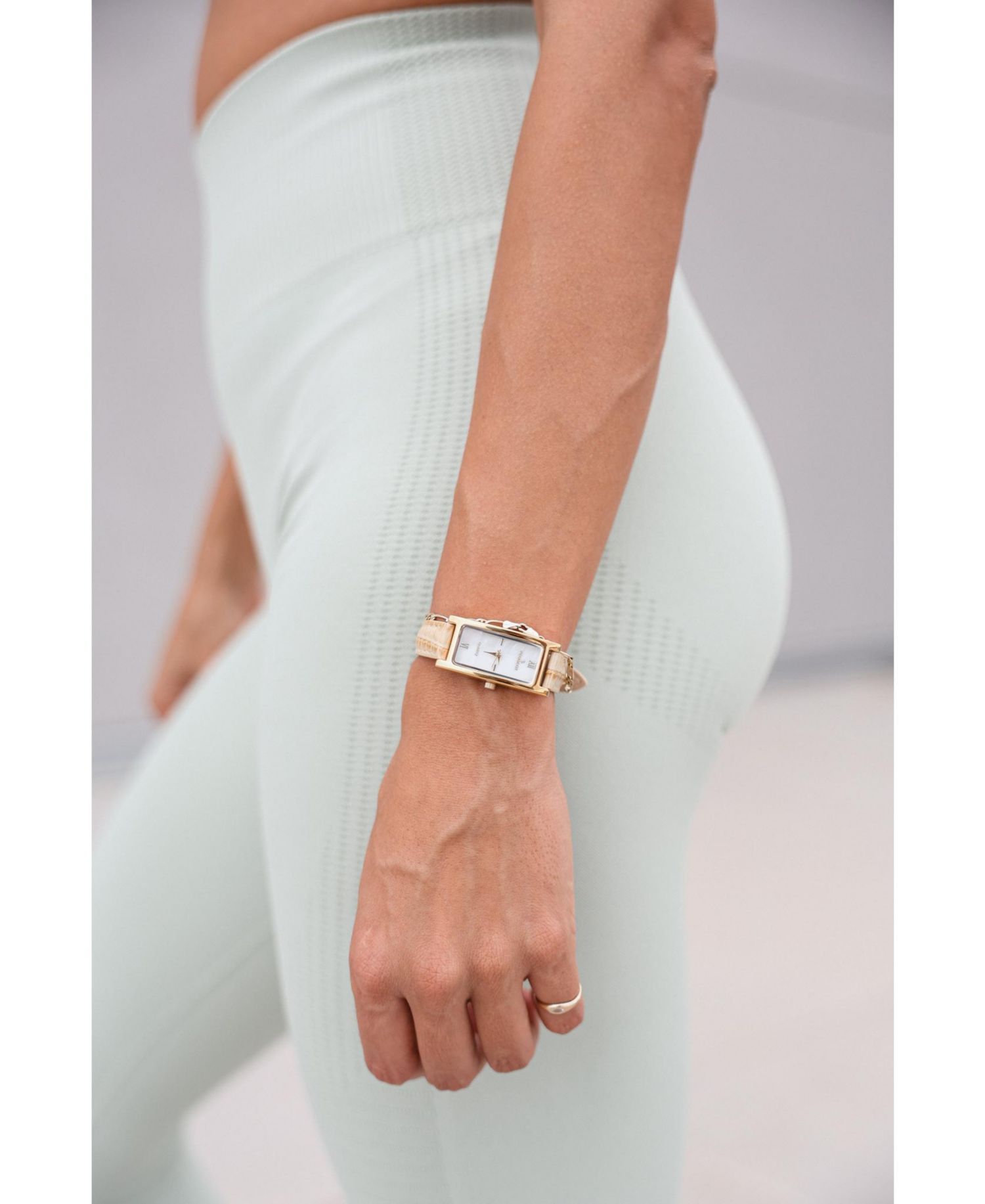 Women 35x18mm Rectangular Watch Glossy Tan Leather Strap