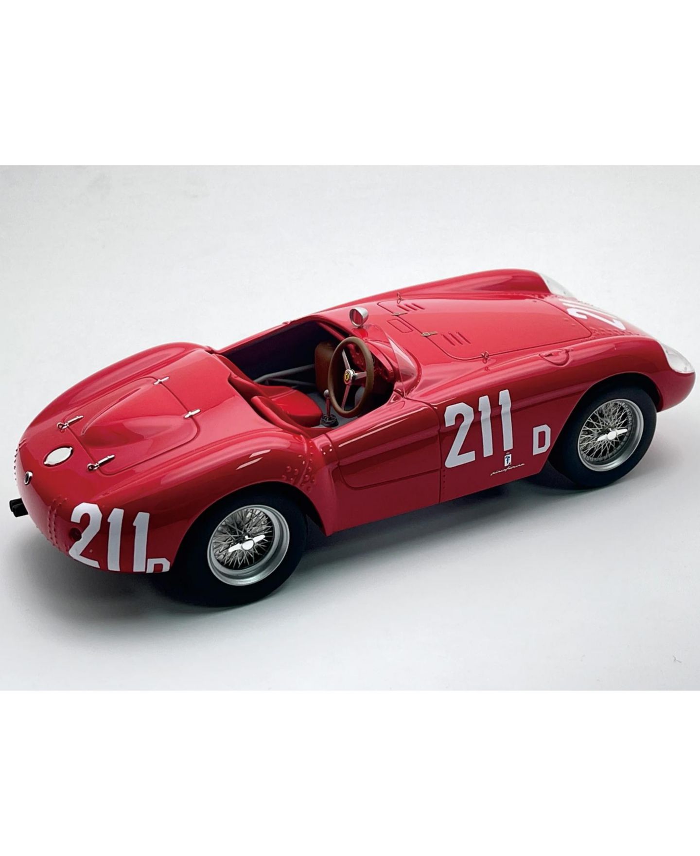 Детские игрушки Tecnomodel 1/18 Scale Ferrari 500 Mondial #211 "Sacramento Road Races" (1956) Limited Edition Model Car with Display Case — фото 2