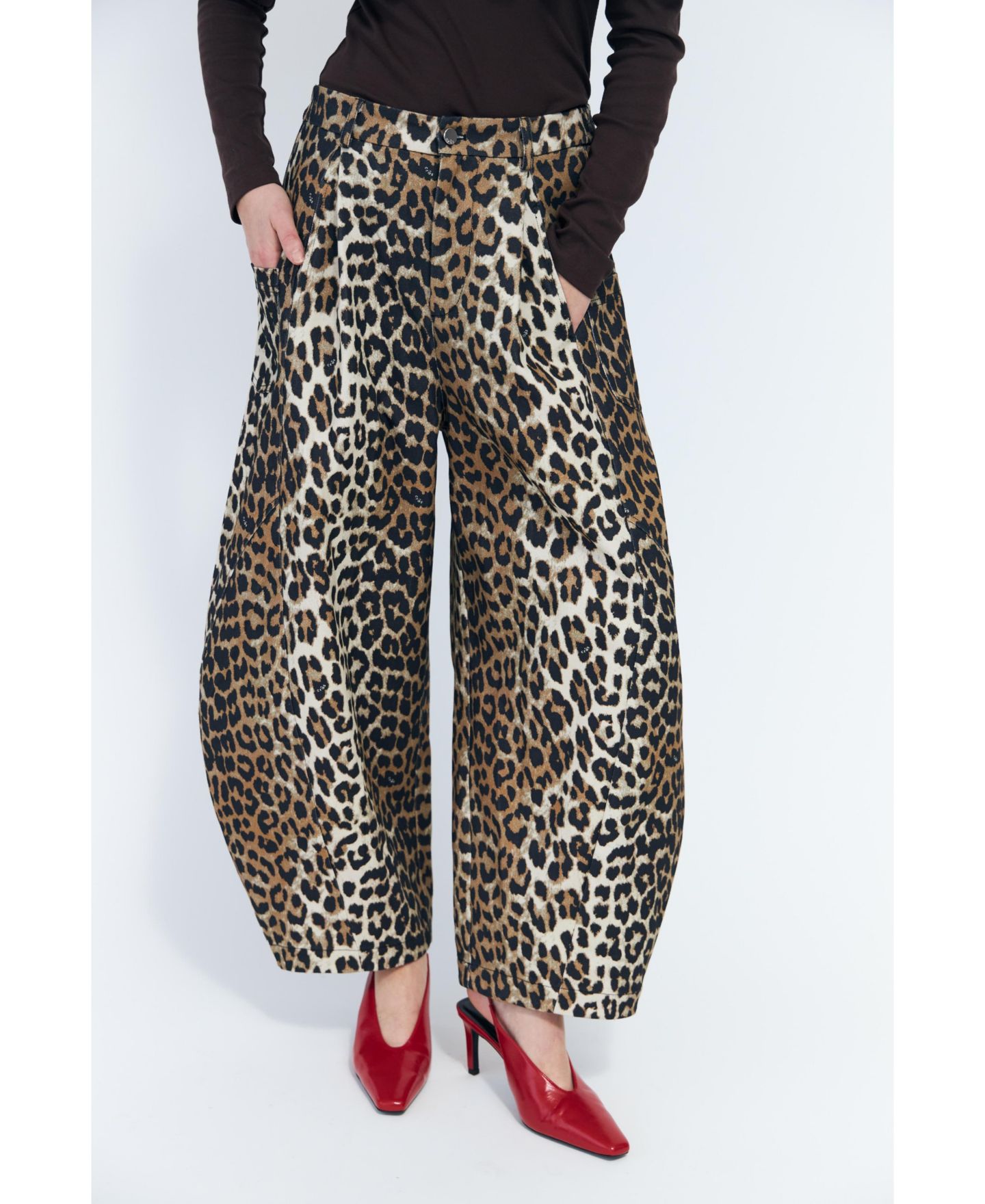 Женские брюки CRAS Leopard-Print High-Rise Barrel Fit — фото 1