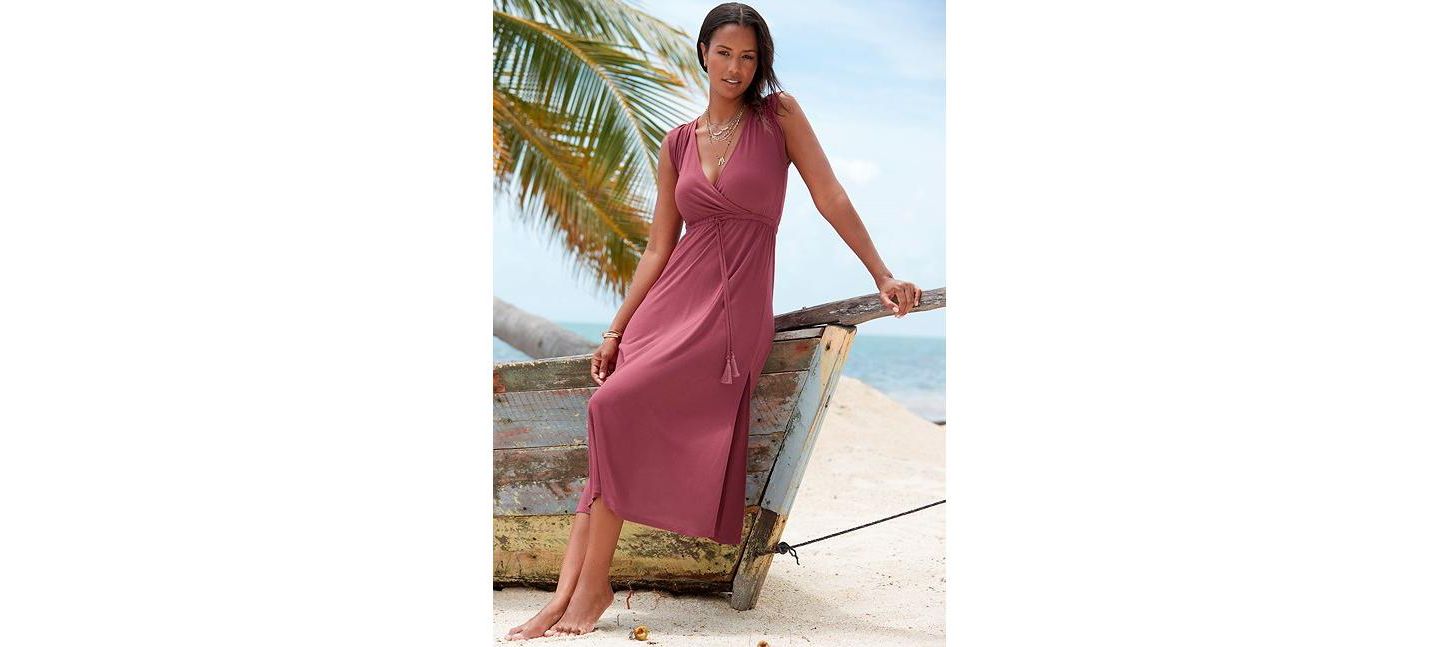Женское платье Lascana Viscose Printed Side Slit A-Line V-Neck Elastic-Waist Maxi, цвет: Ягодный — фото 2