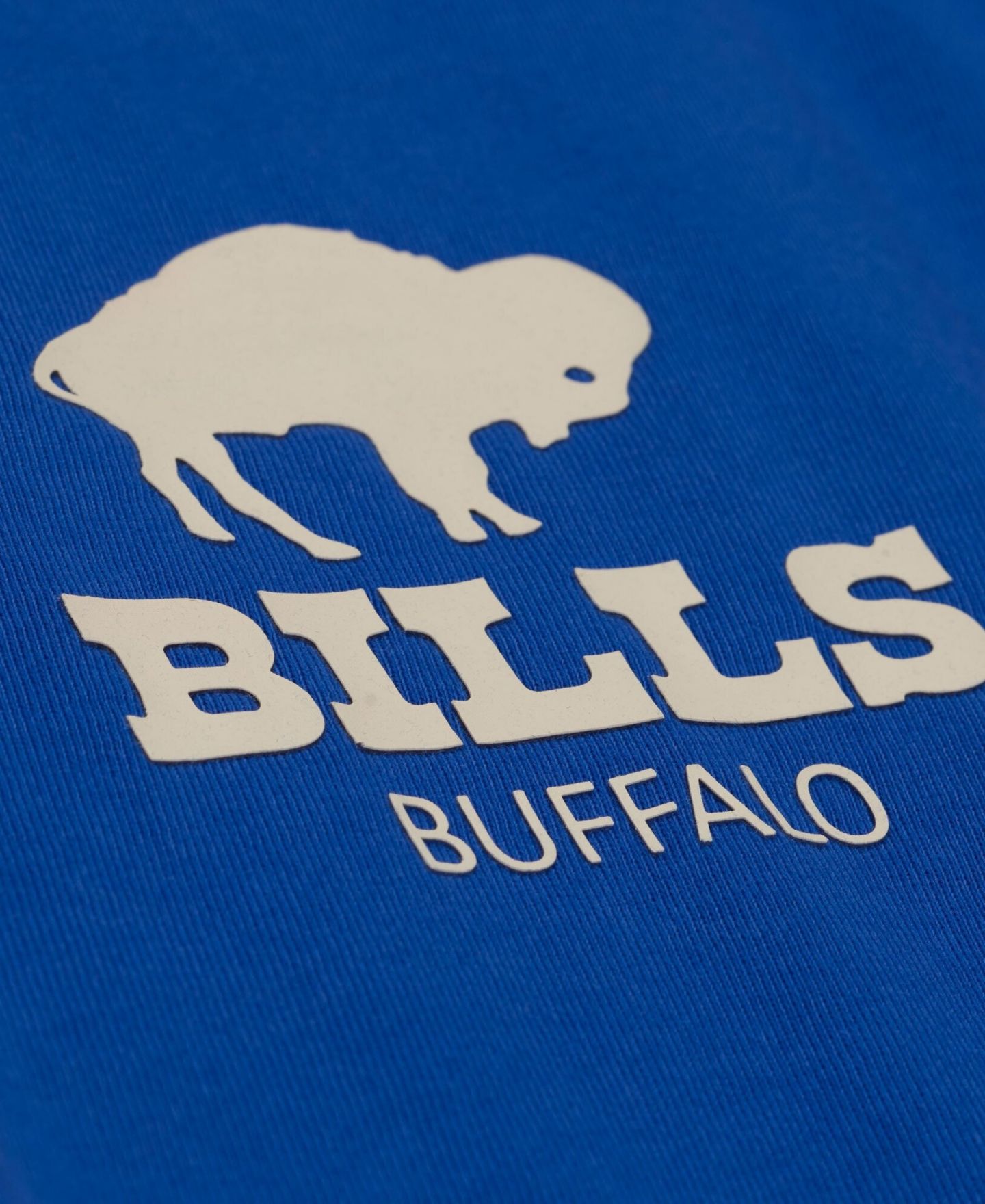 Женская футболка Mitchell & Ness Royal Buffalo Bills Core Essentials Micro Logo Boxy Crop — фото 4