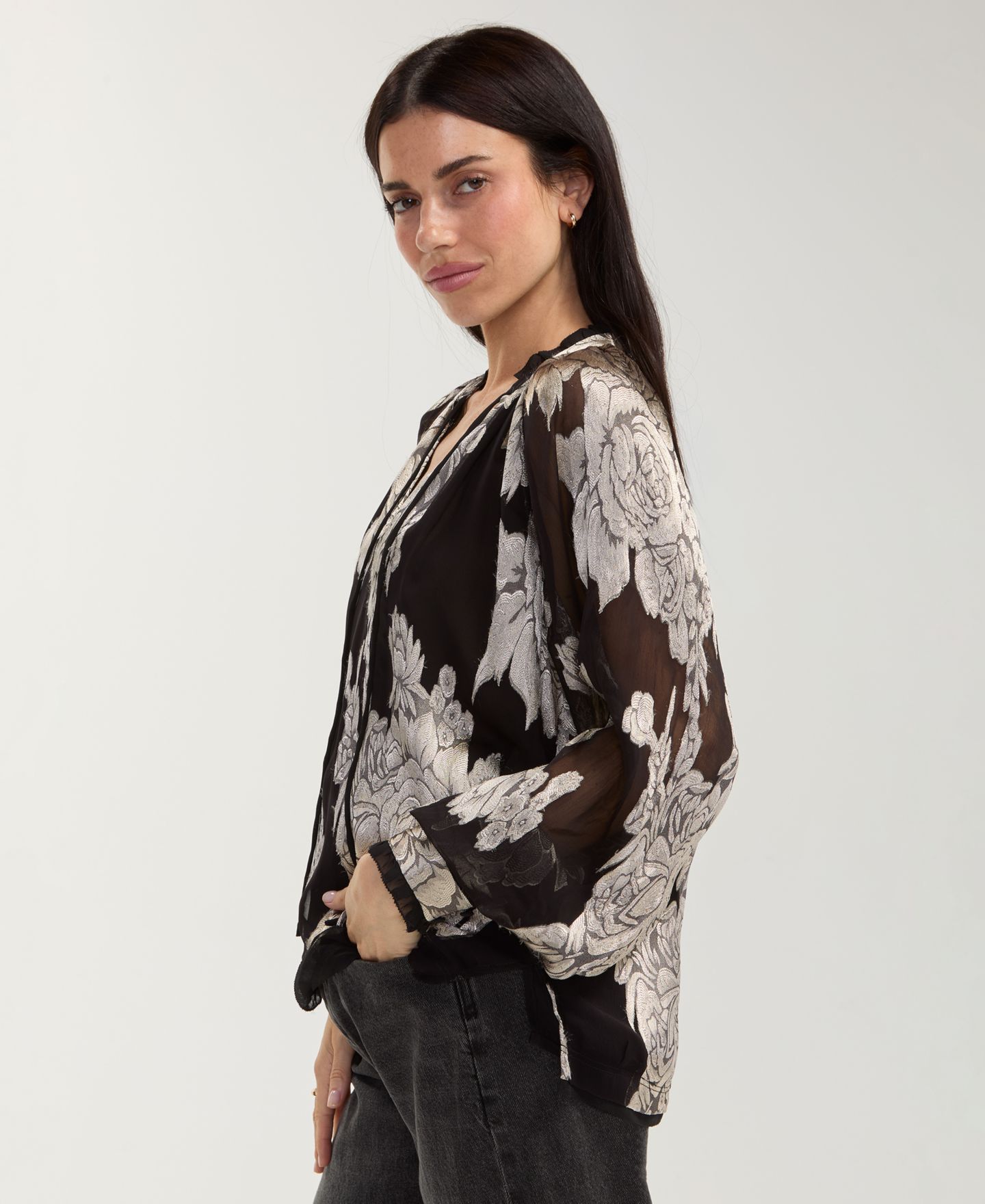 Женская блузка Liverpool Los Angeles Floral Long-Sleeve V-Neck, цвет: Чёрный разноцветный — фото 3