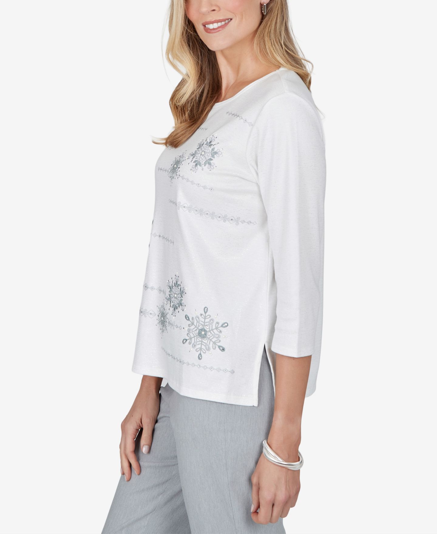 Женская футболка Alfred Dunner 3/4-Sleeve Crewneck, цвет: Слоновая кость — фото 3