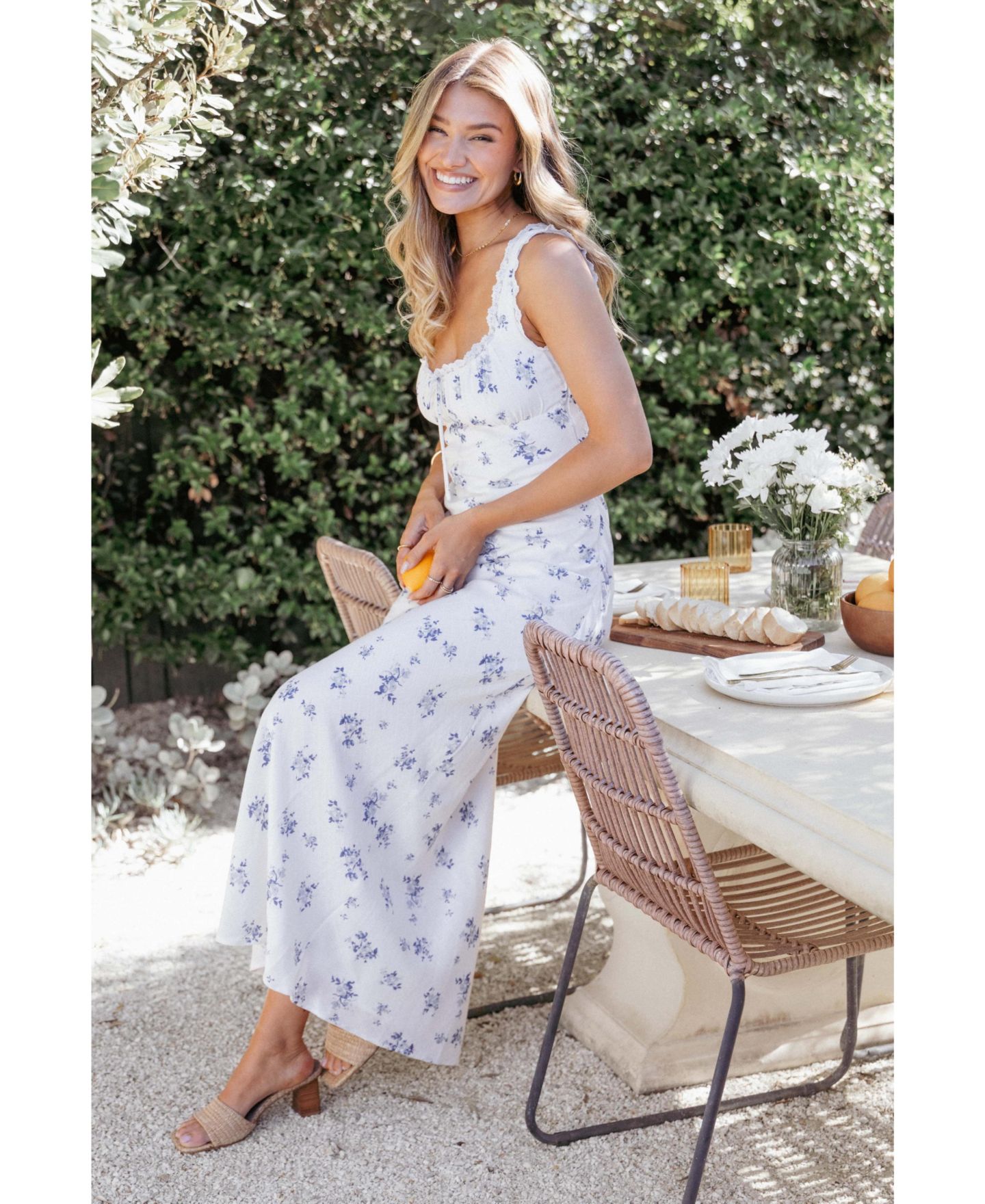 Женское платье Petal and Pup Sakara Square-Neck Open-Back Maxi, цвет: Синий с принтом — фото 5