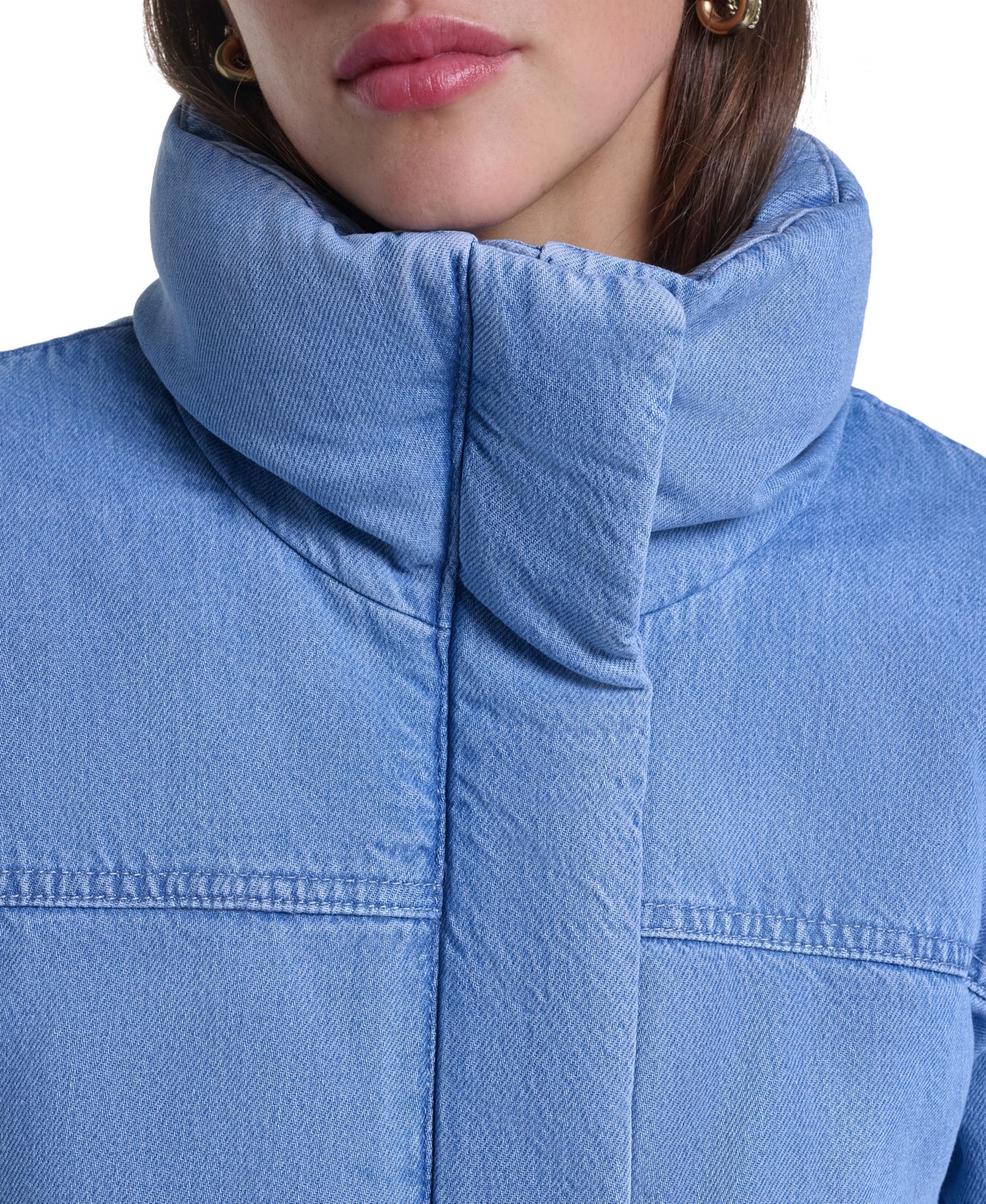 Женская куртка Levi's Puffer Stand Collar Cropped Faux Leather, цвет: Светлая варка джинсовый — фото 4