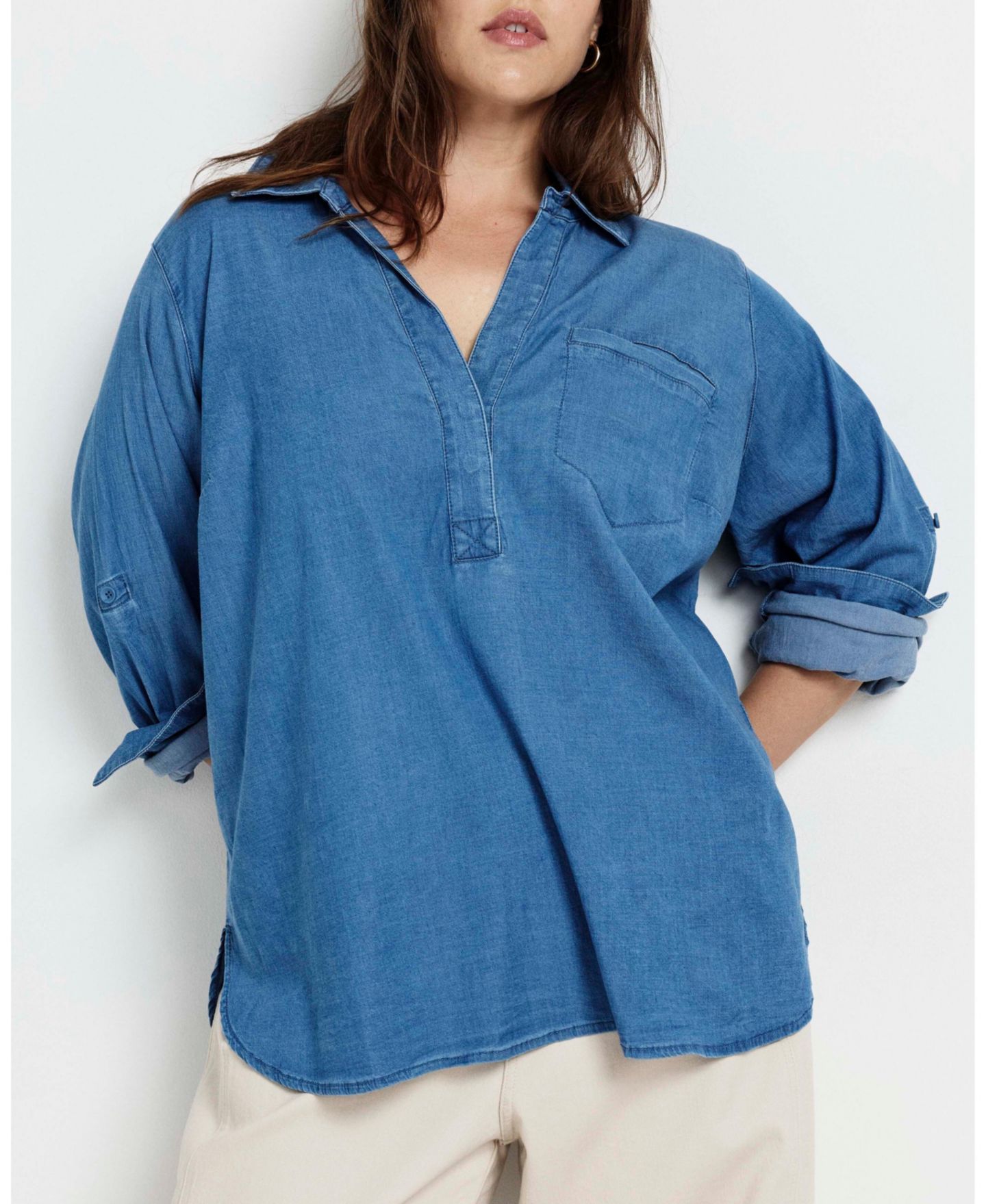 Женская рубашка Universal Standard Plus Size Chambray Button-Back Roll-Tab Sleeve, цвет: Синий — фото 3