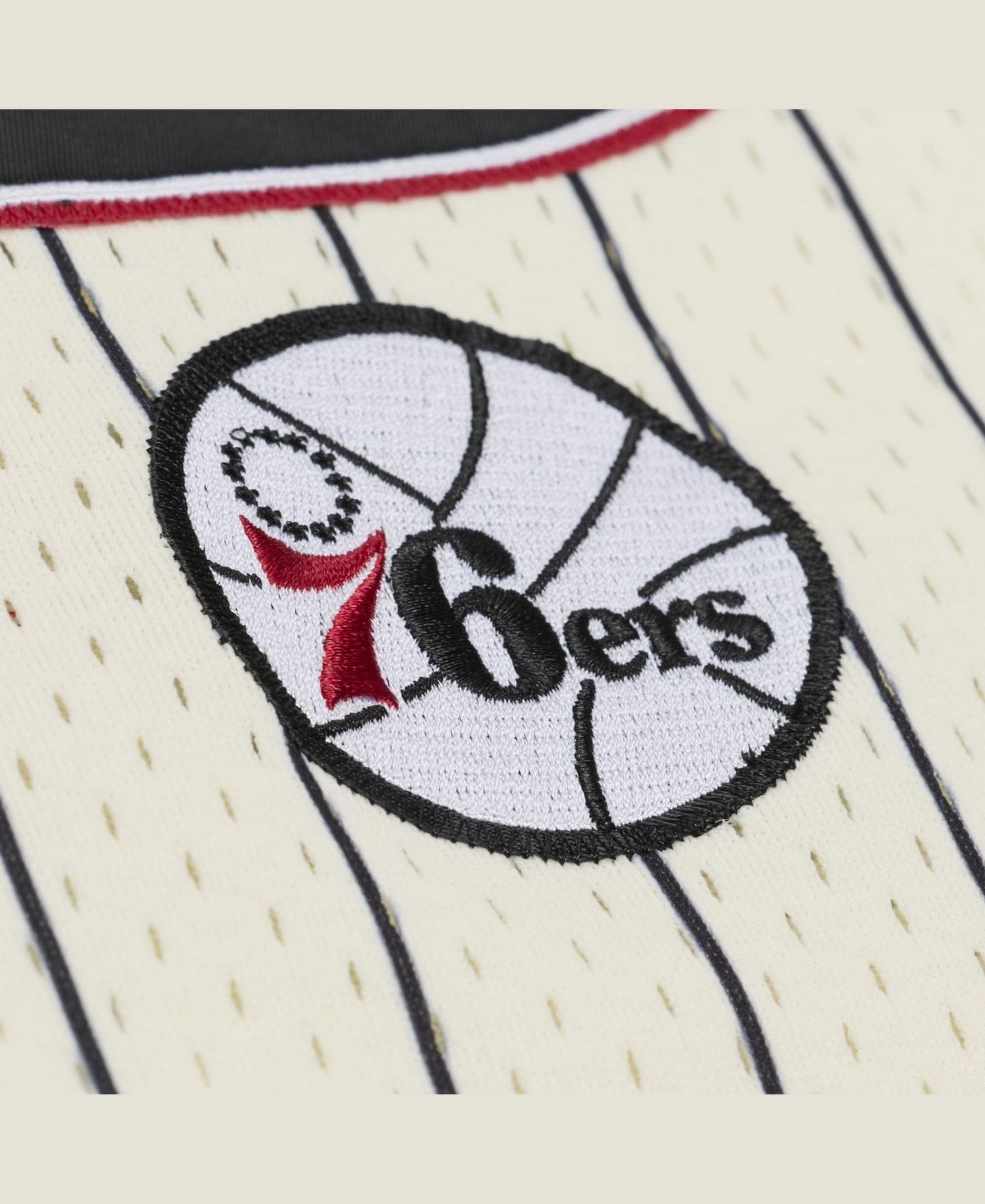 Мужской топ Mitchell & Ness Allen Iverson Cream Philadelphia 76ers Player Mesh Button-Front Jersey — фото 15