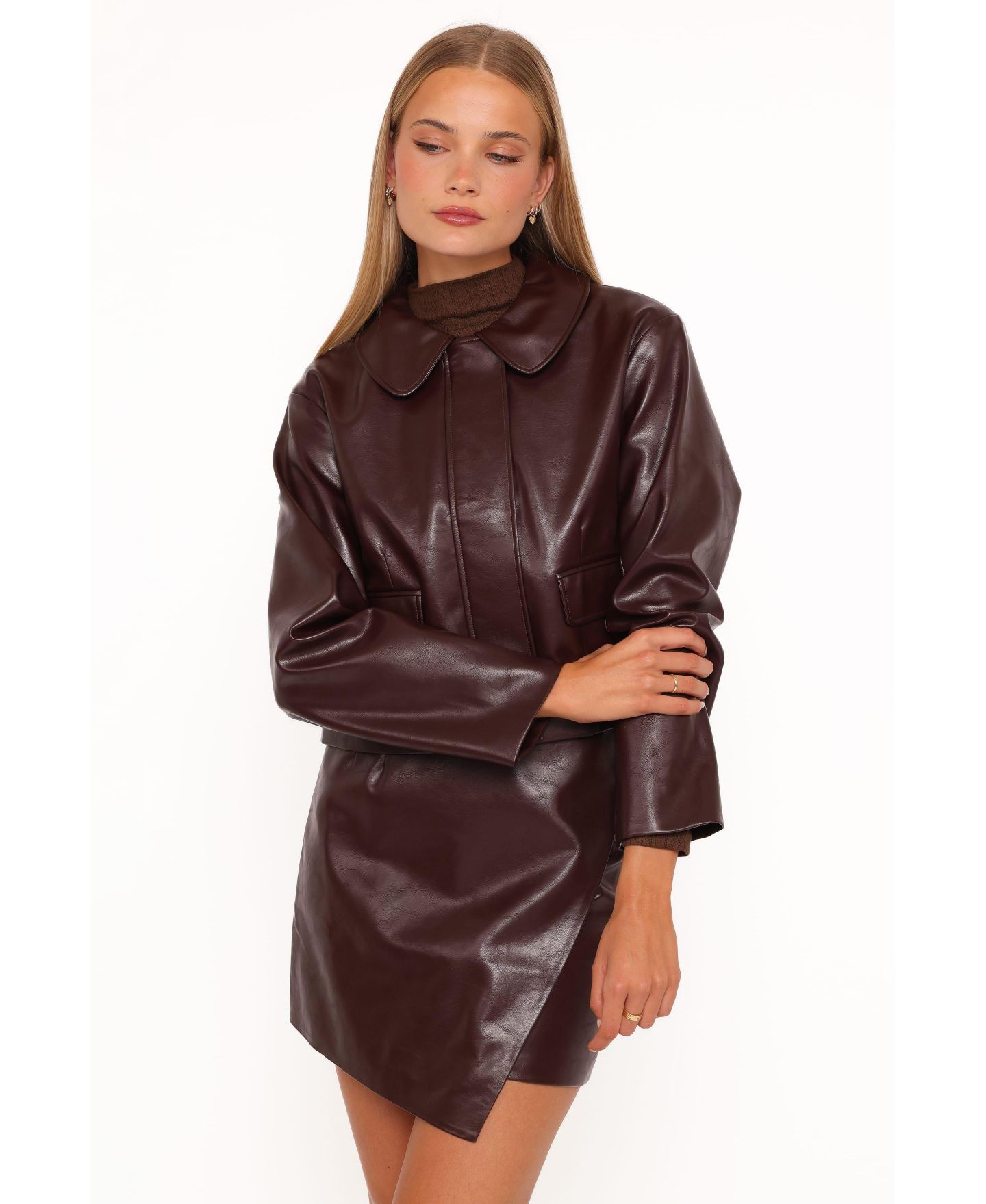 Женская куртка Petal and Pup Haylie Crop Faux Leather, цвет: Бордовый — фото 5