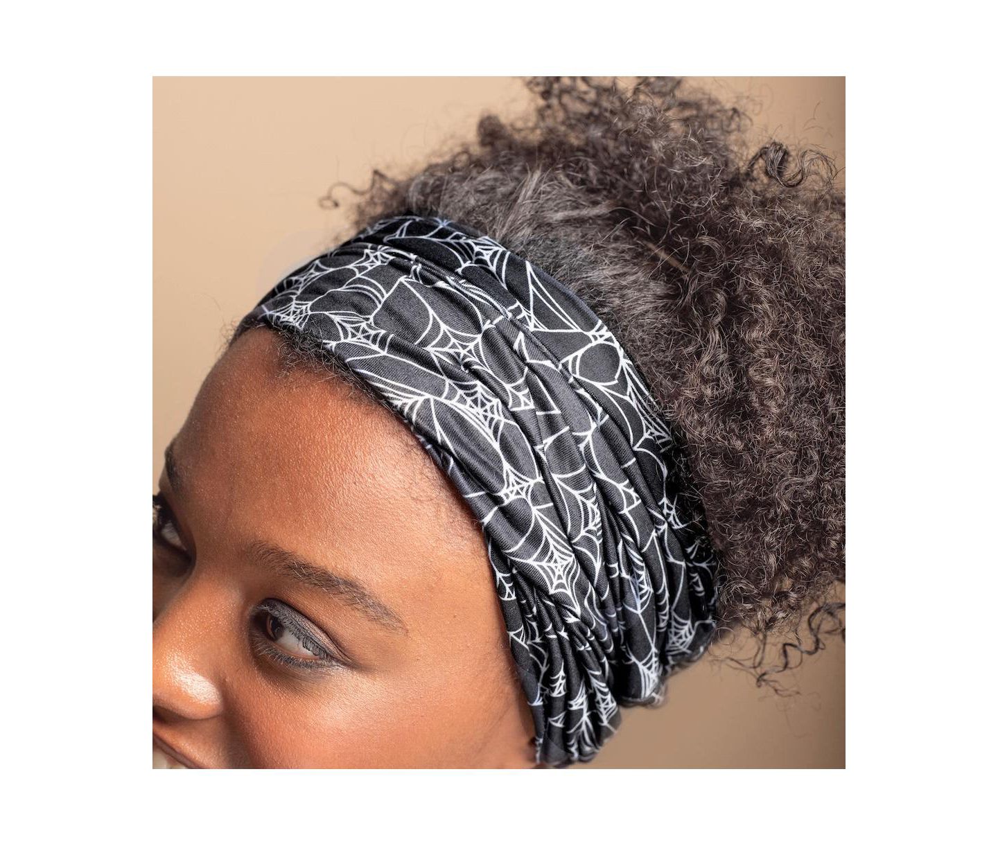 Детские аксессуары для волос Headbands of Hope Luxe Reversible Tube Turban Spider-Web Print Nine-Way Wear Headband, цвет: Чёрный / Белый — фото 5