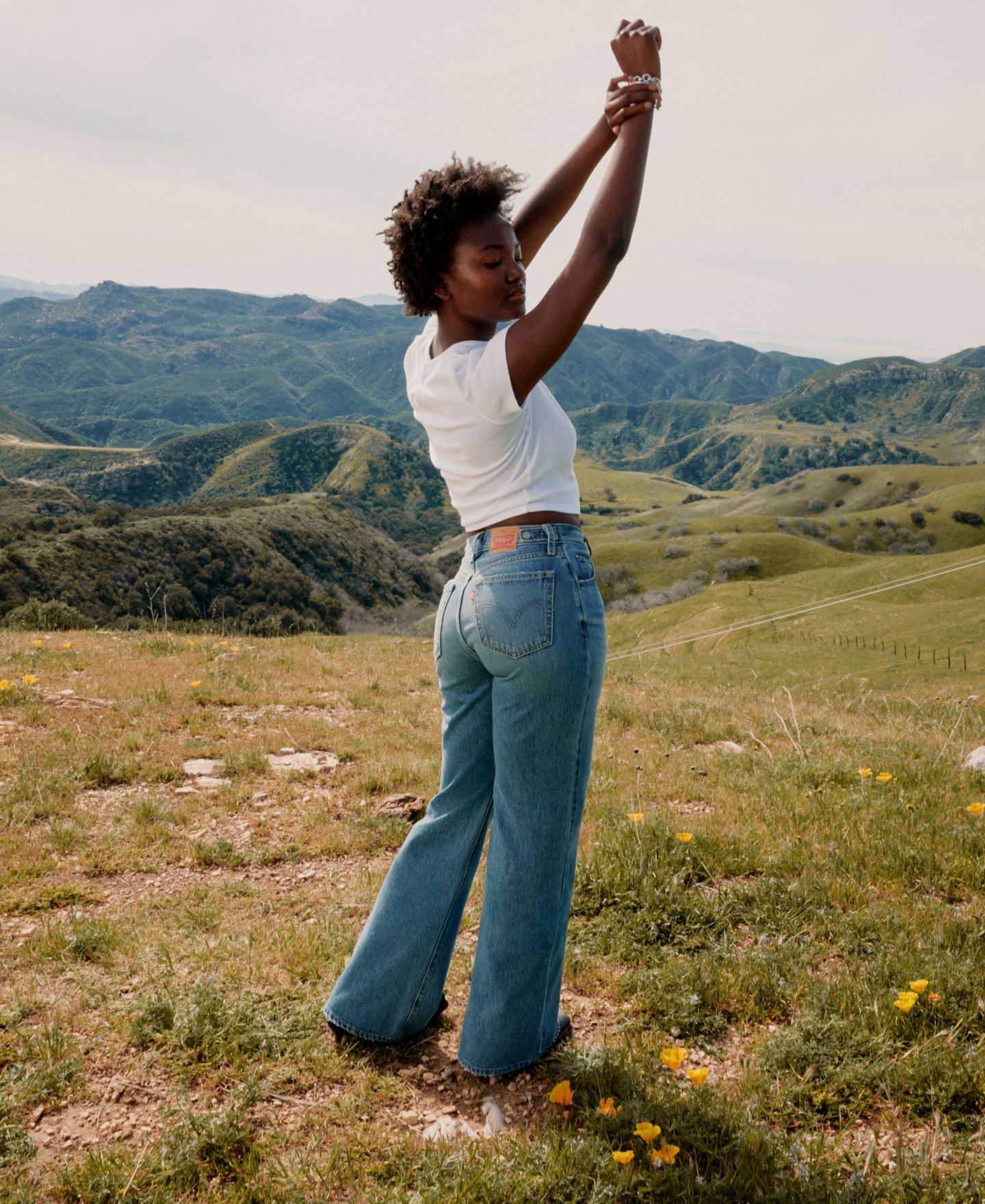 Женские джинсы Levi's Cinch High-Waisted Flare, цвет: Средняя варка, вариант 1 — фото 10